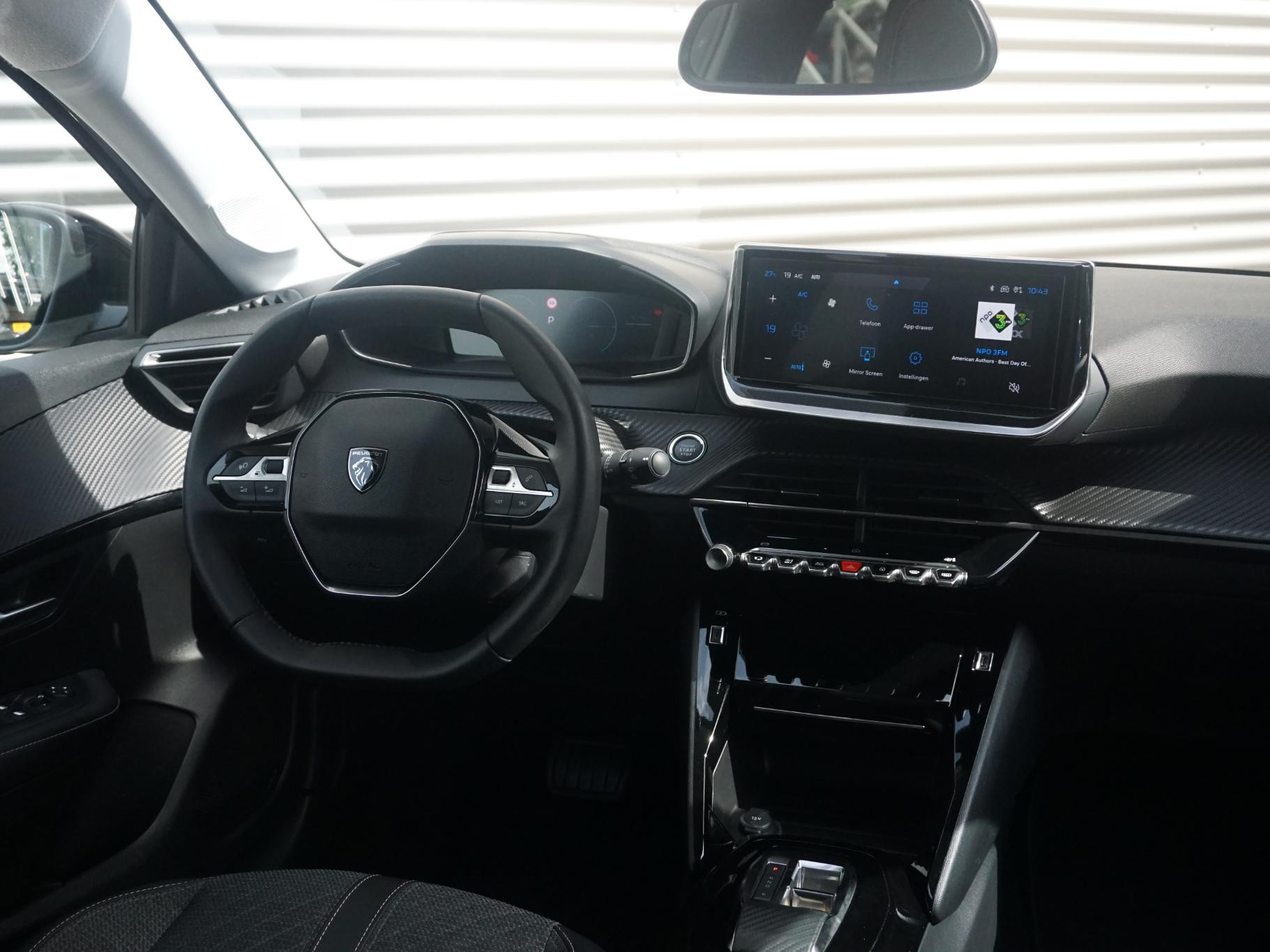 Peugeot e-208