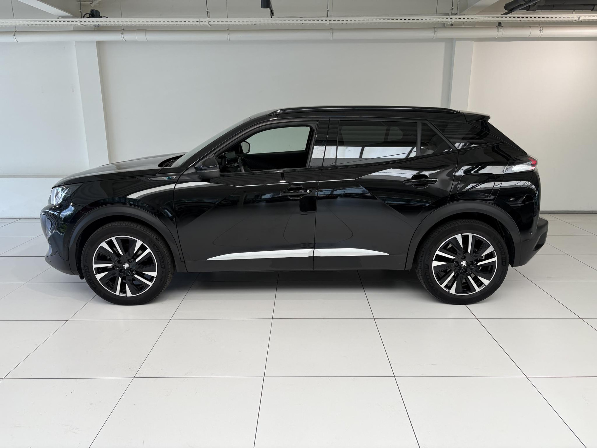 Peugeot e-2008