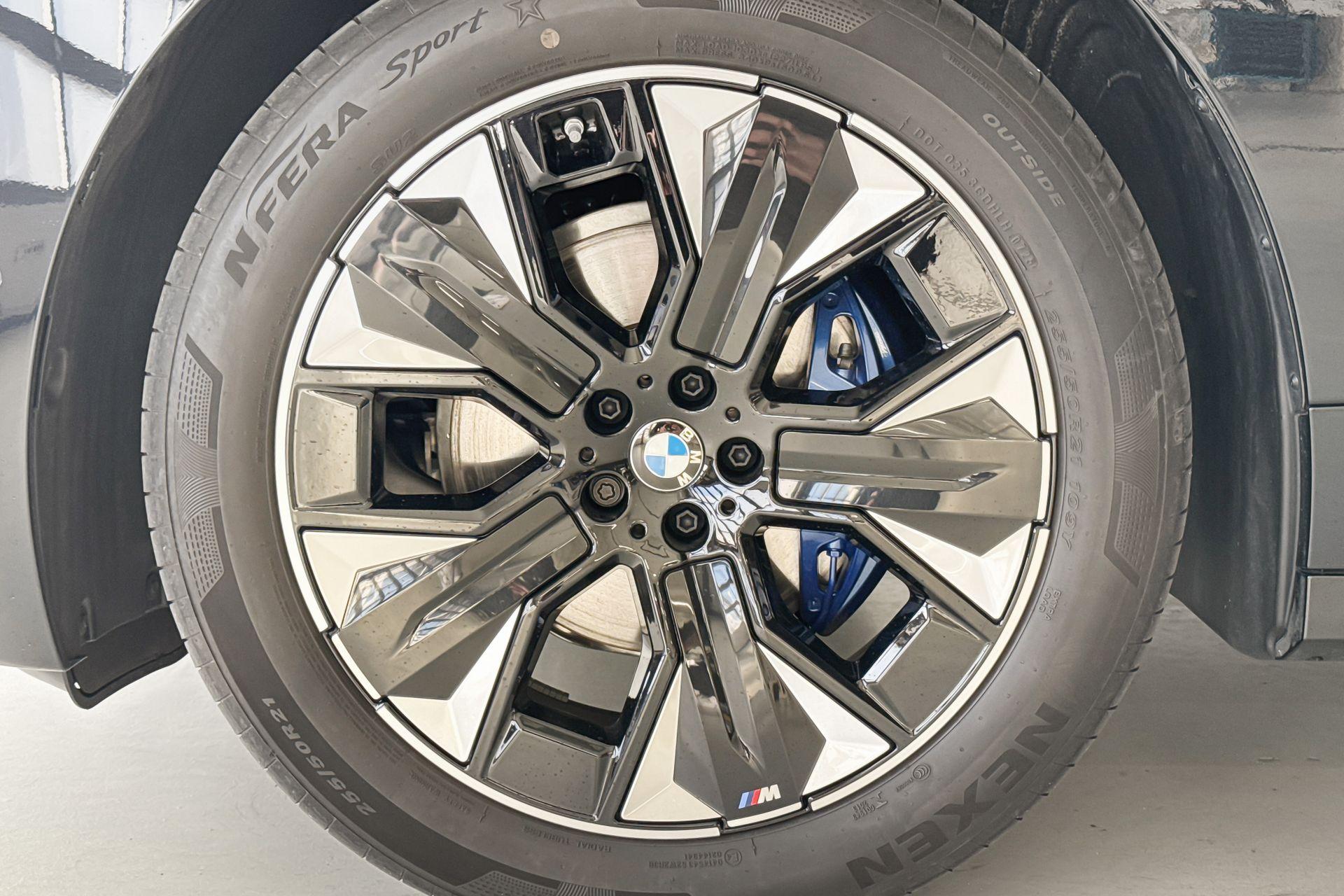 BMW iX