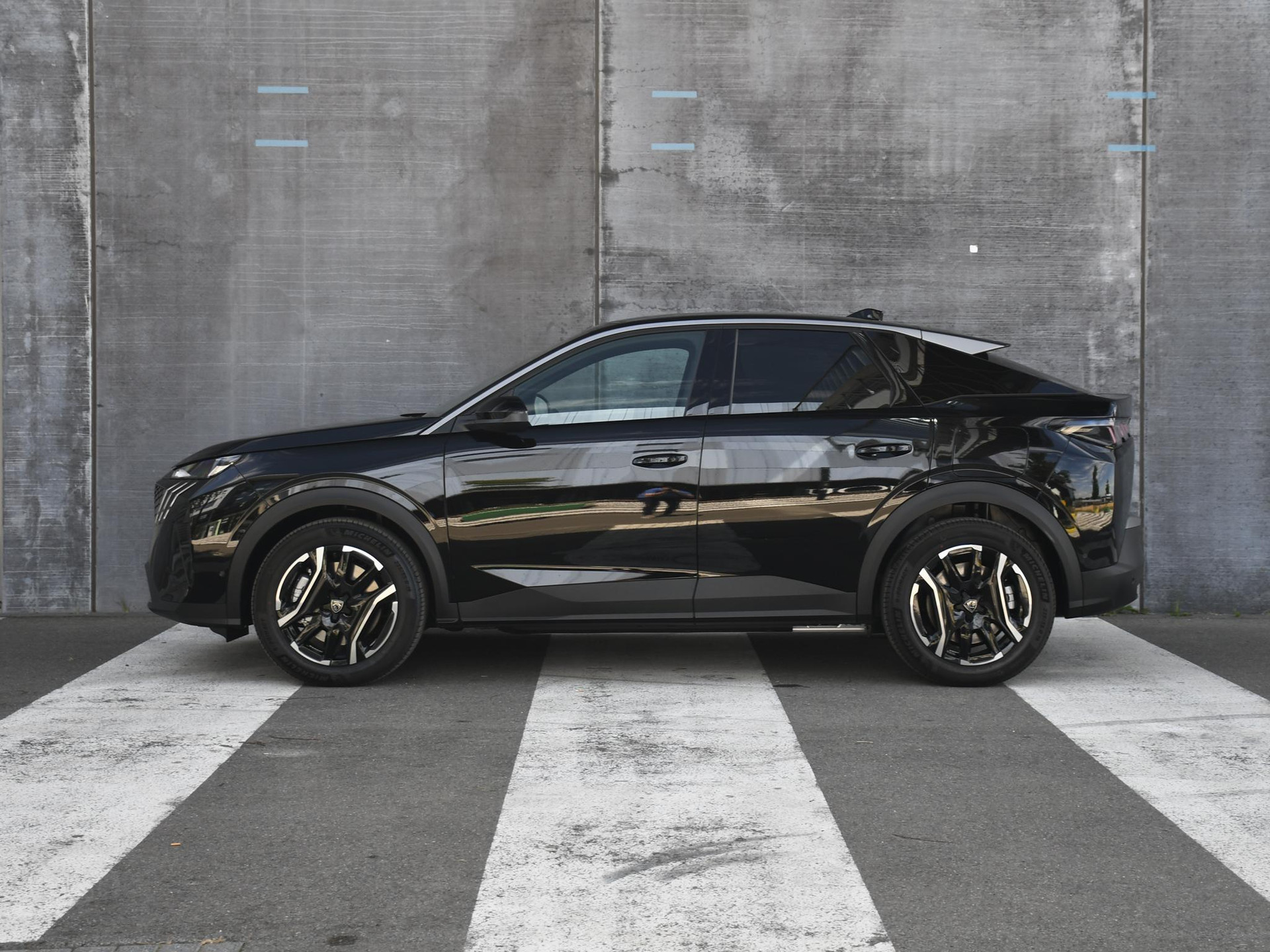 Peugeot e-3008