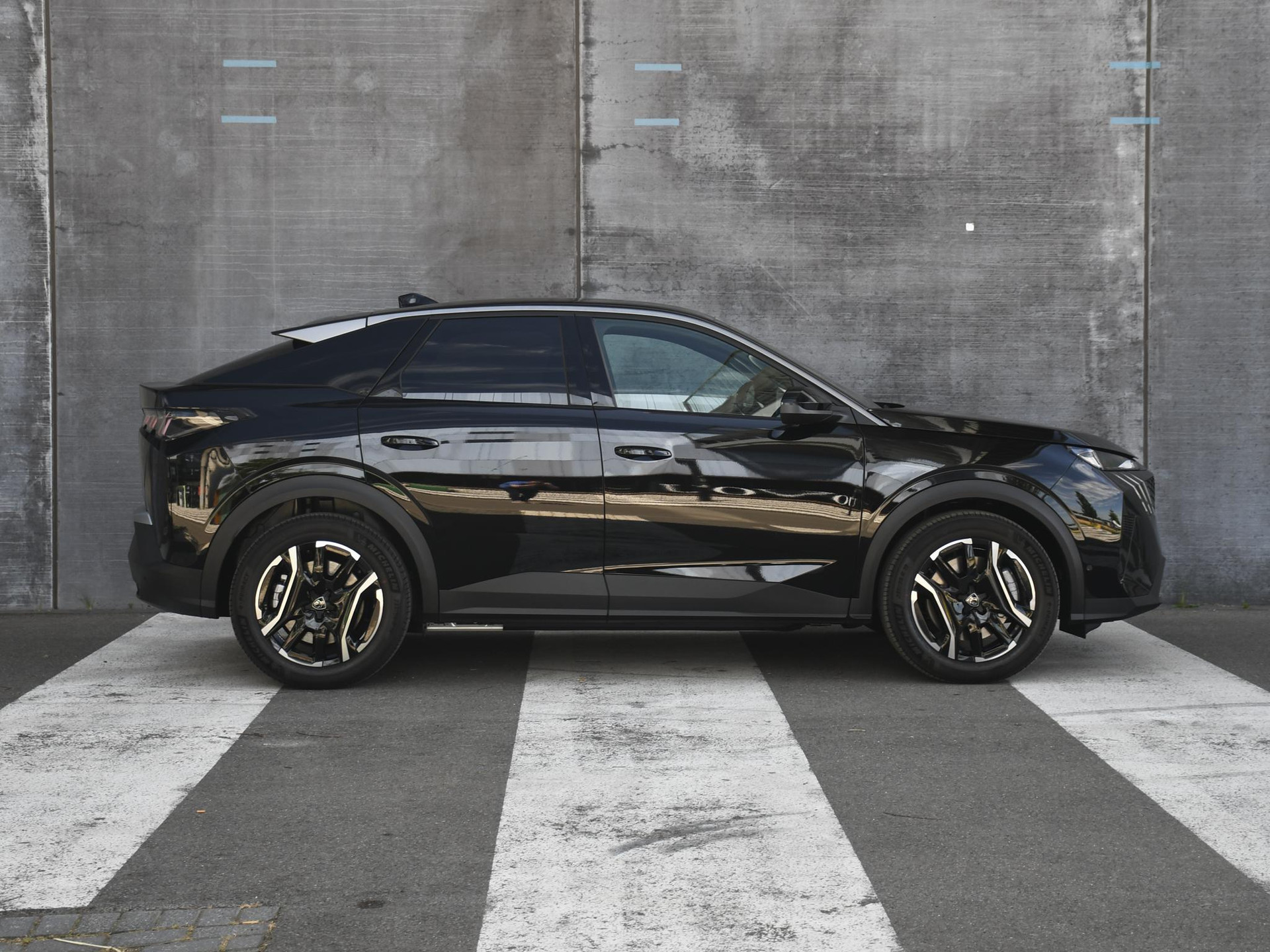 Peugeot e-3008