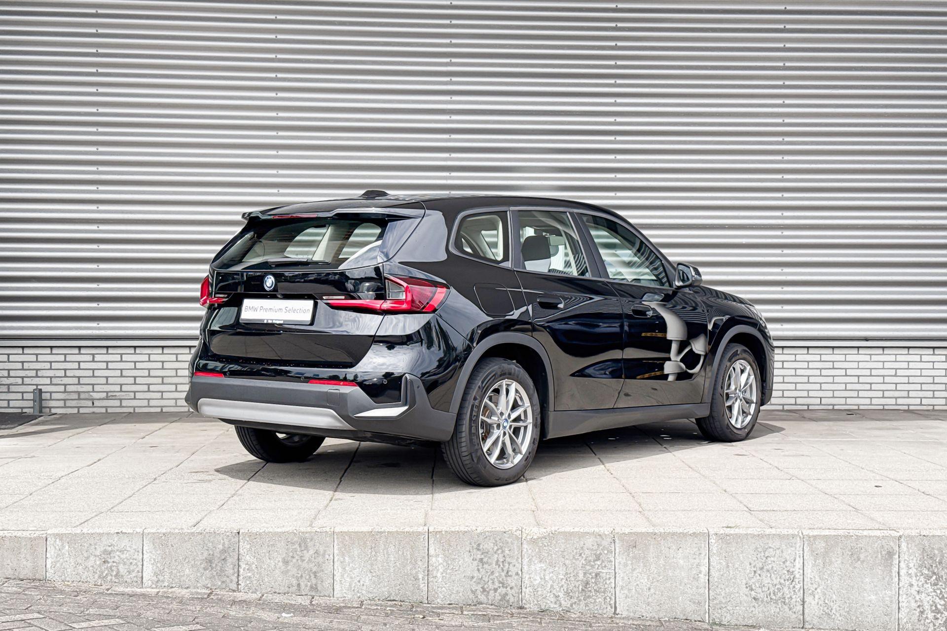 BMW iX1