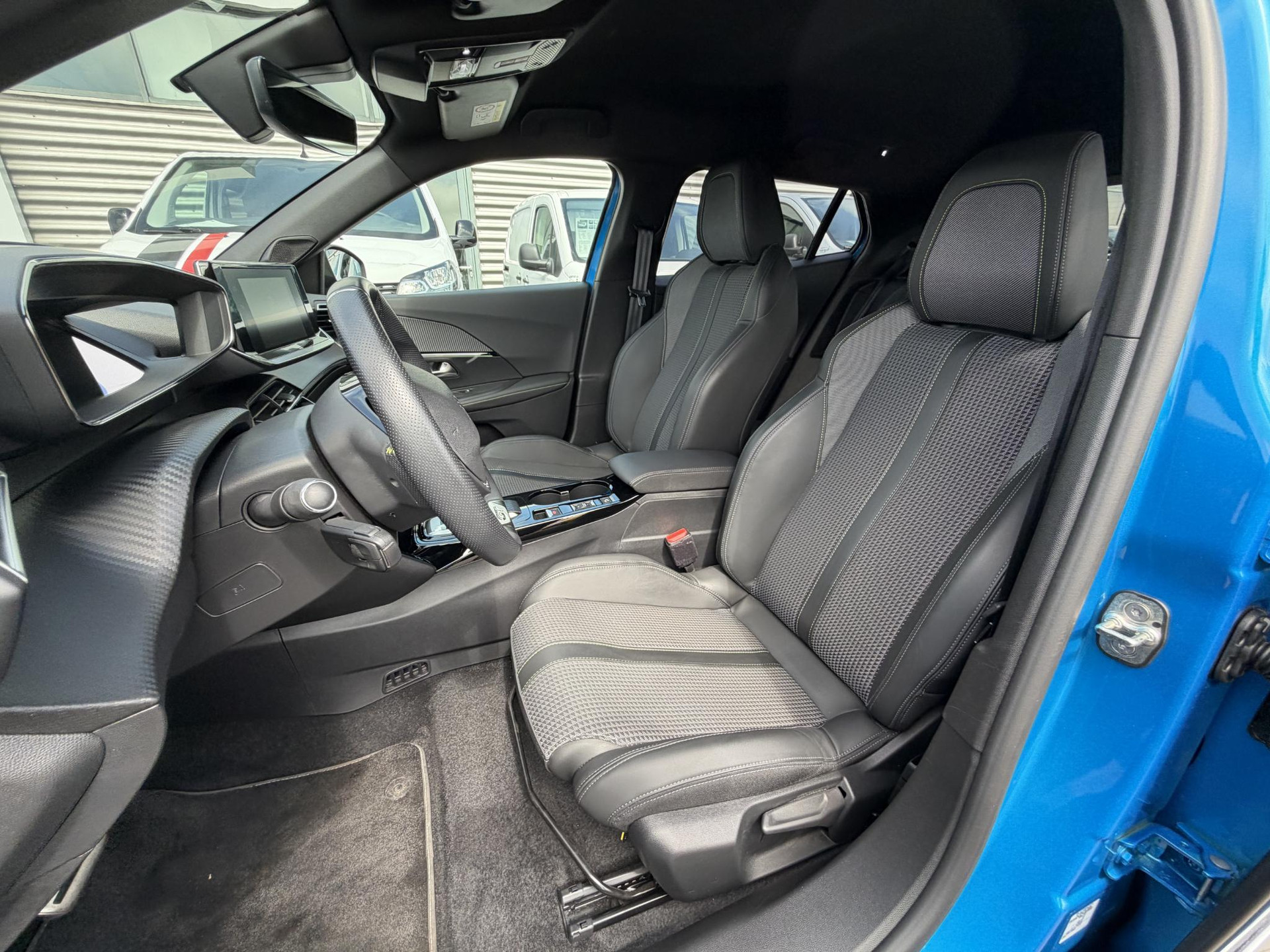Peugeot e-2008