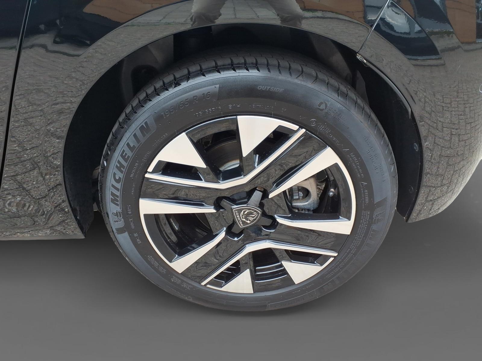 Peugeot e-208