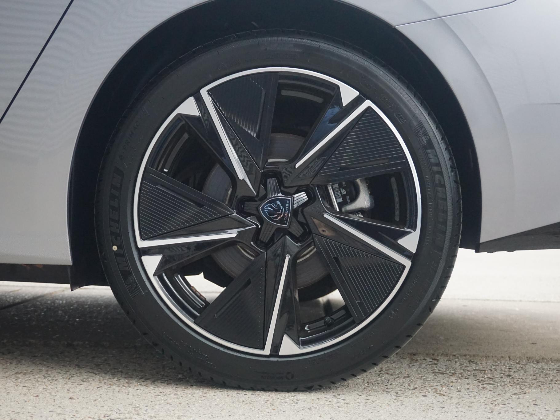 Peugeot e-308