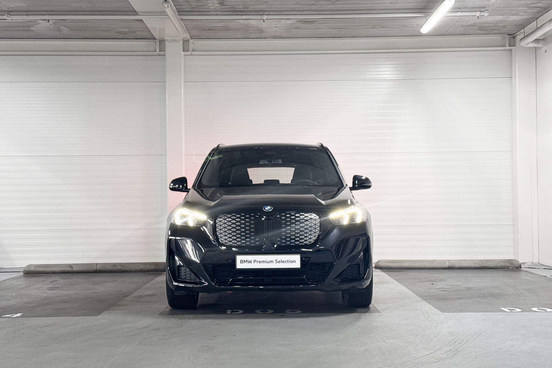 BMW iX1