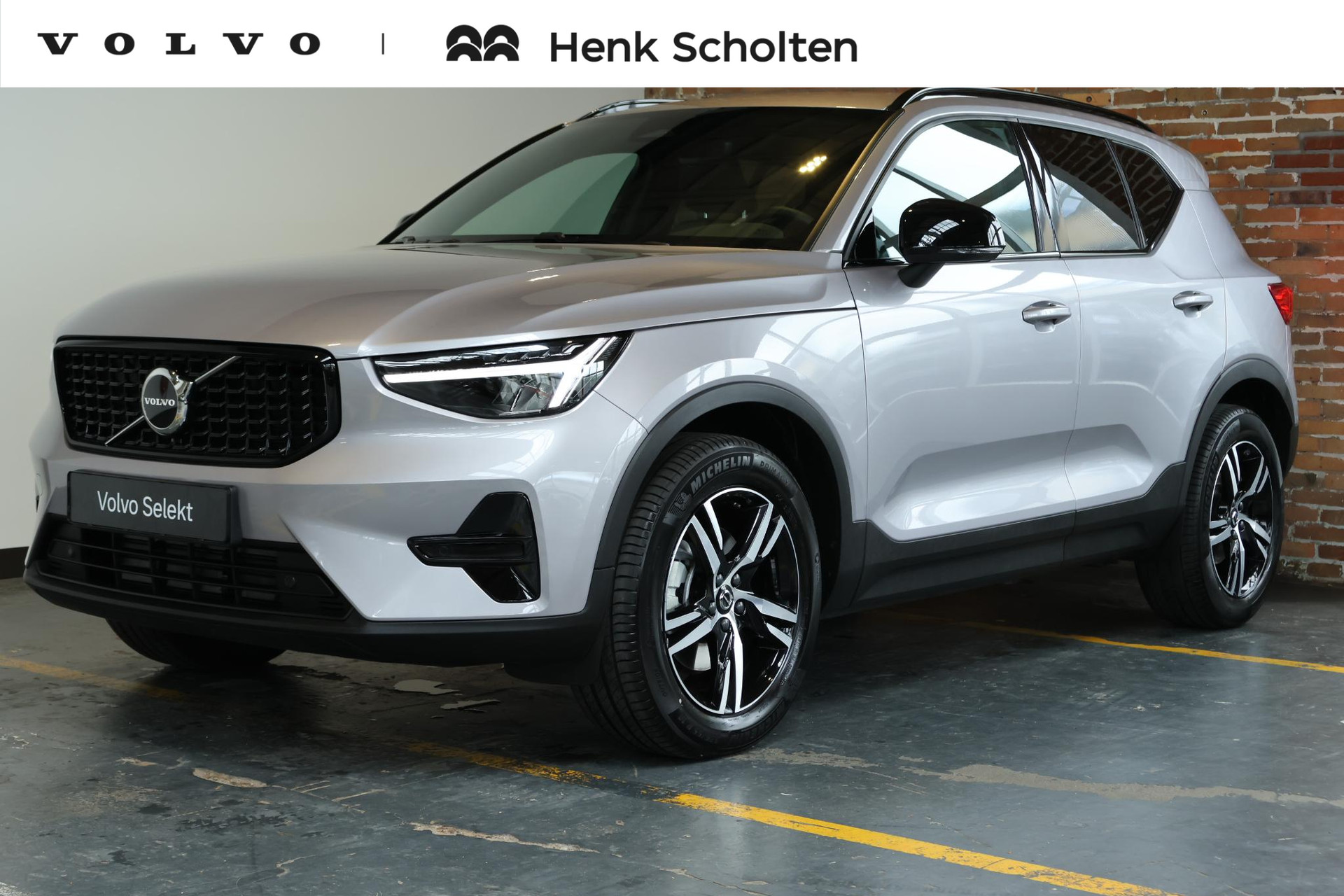 Volvo XC40 B4 Plus Dark 2026, foto 1