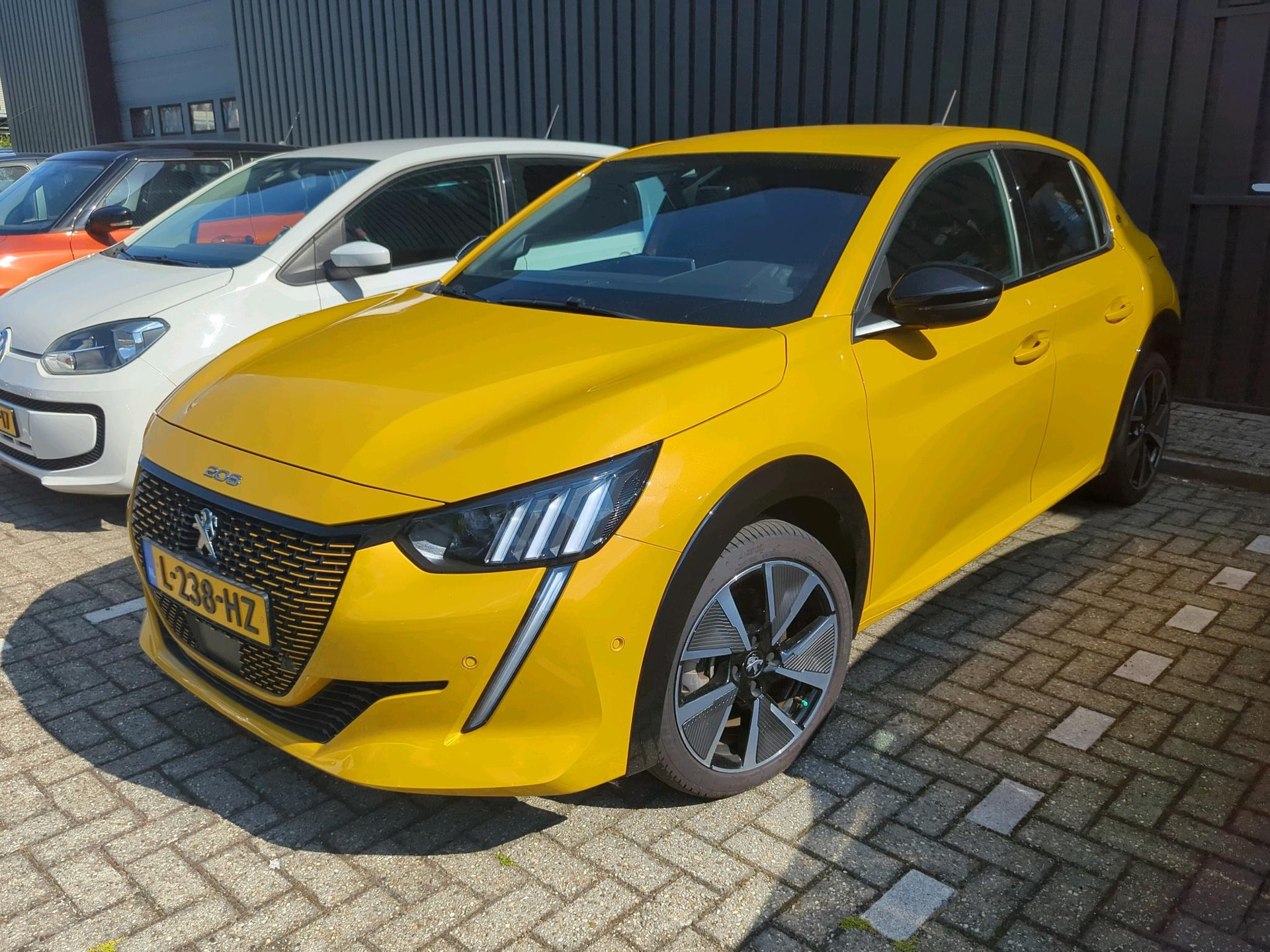Peugeot e-208