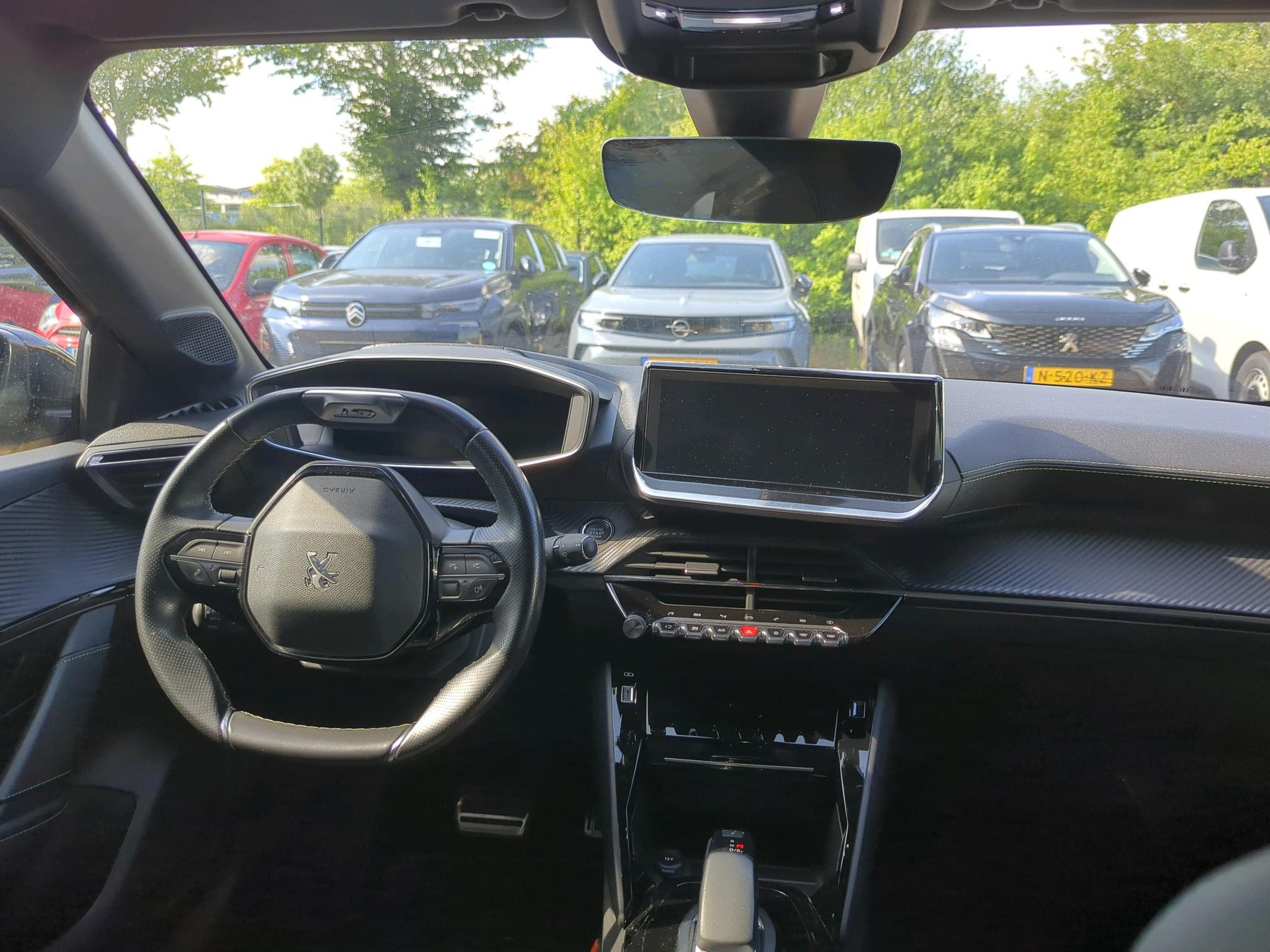 Peugeot e-208