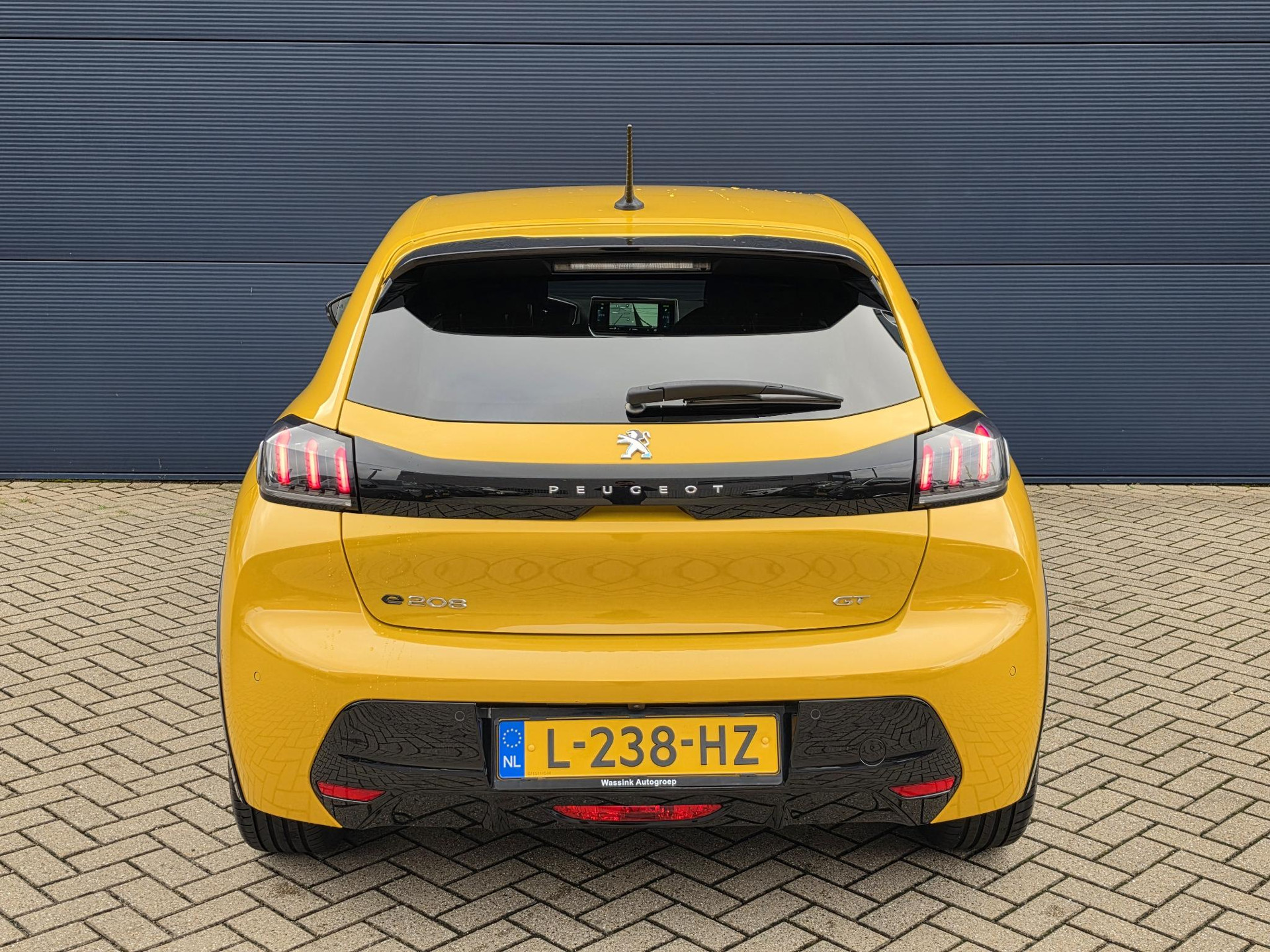 Peugeot e-208