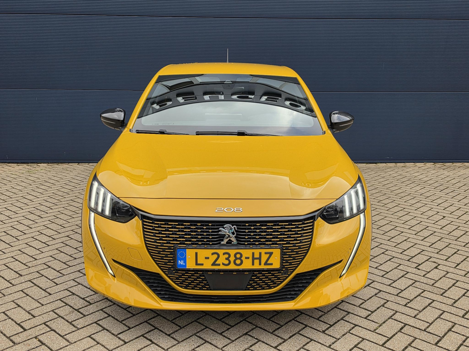 Peugeot e-208