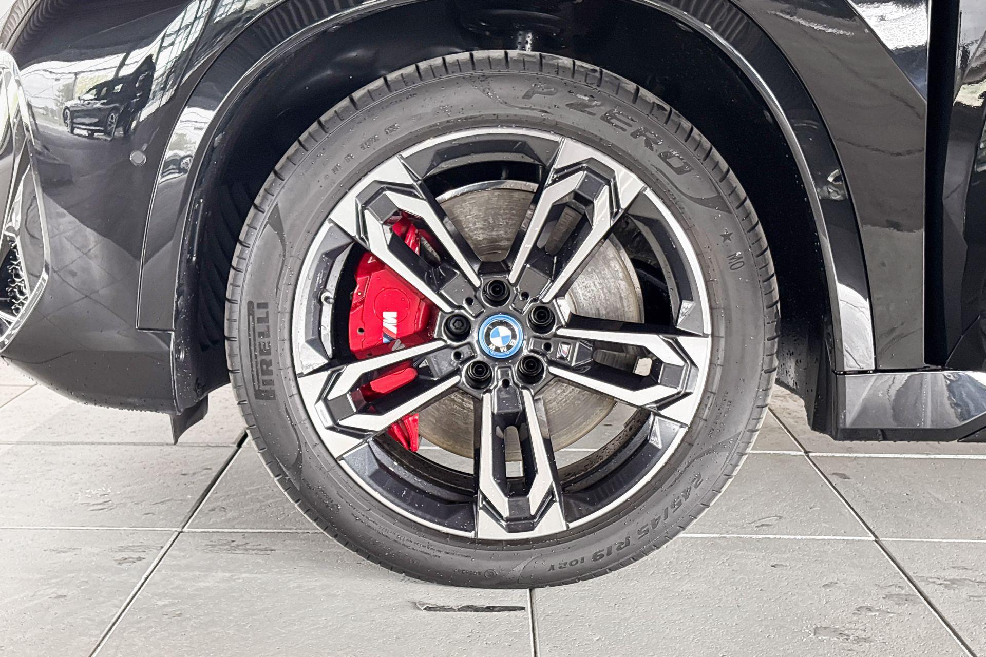 BMW iX1