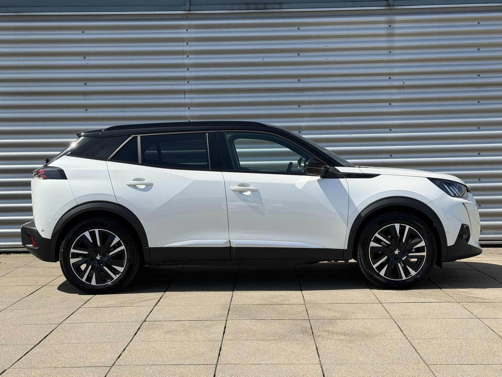 Peugeot e-2008