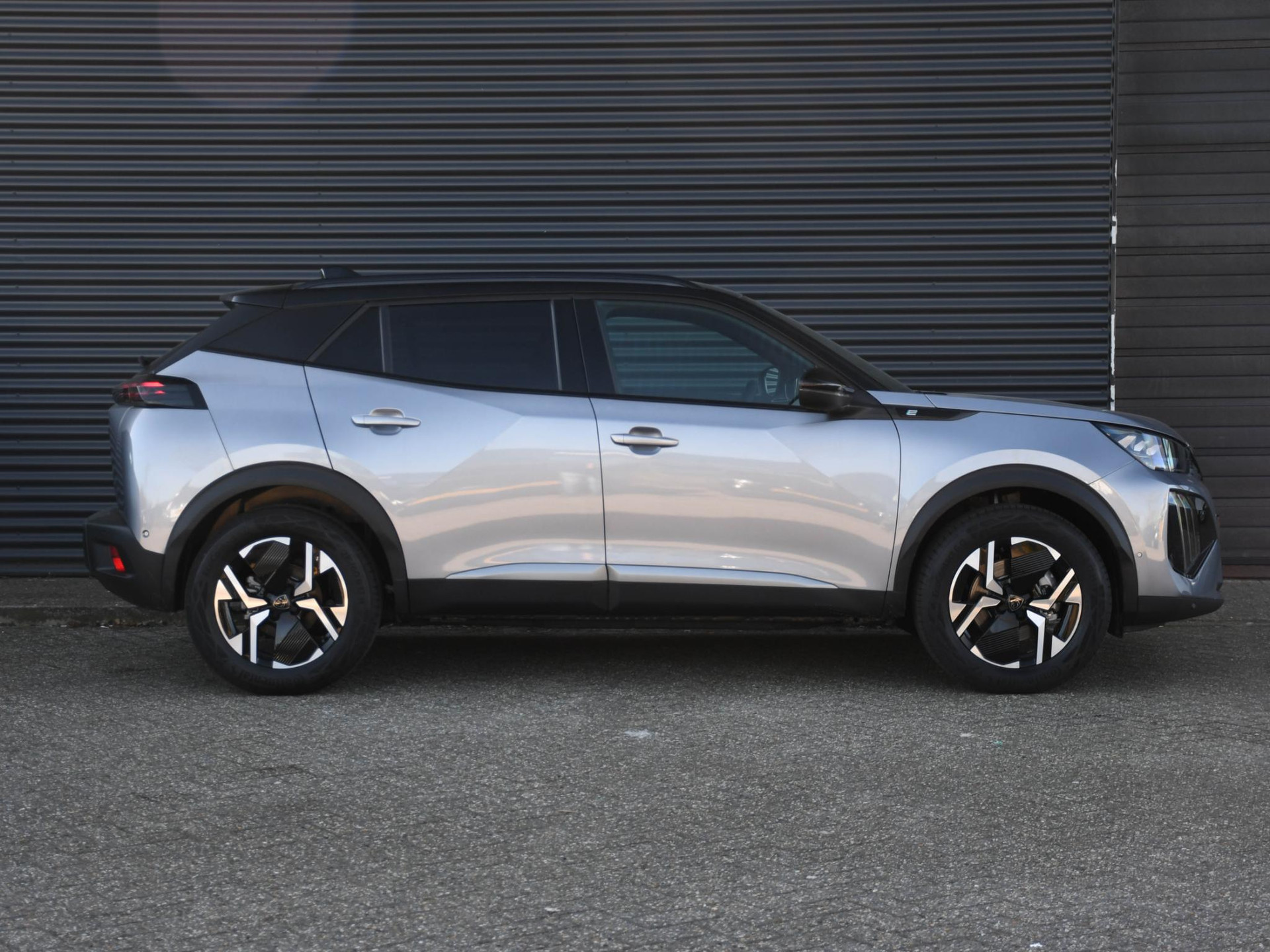 Peugeot e-2008