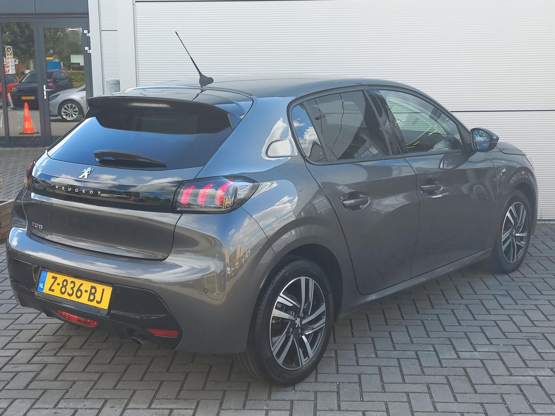 Peugeot 208