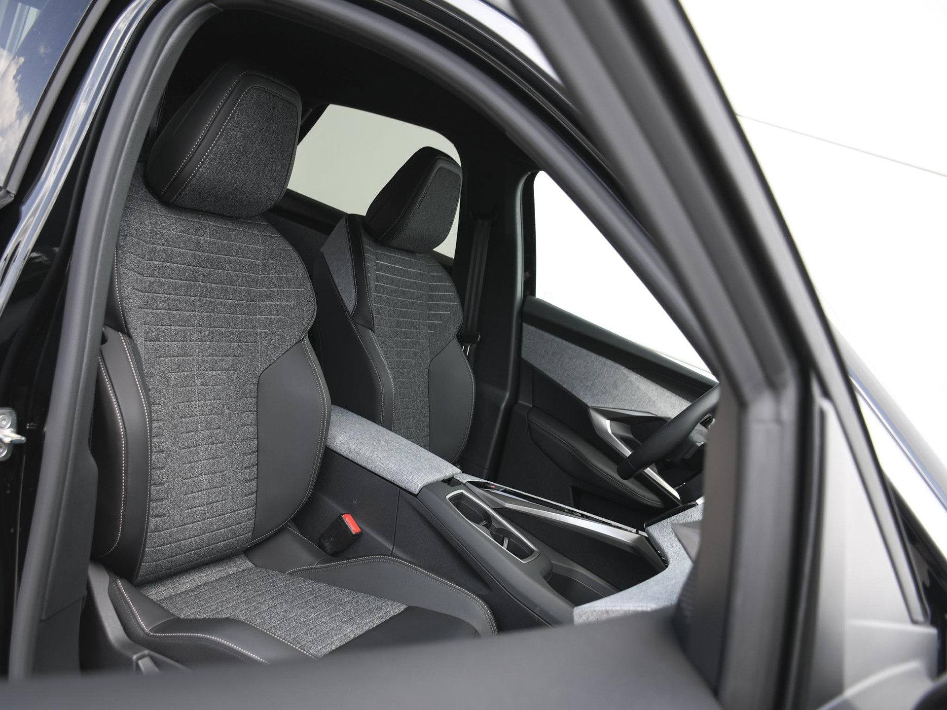 Peugeot e-3008