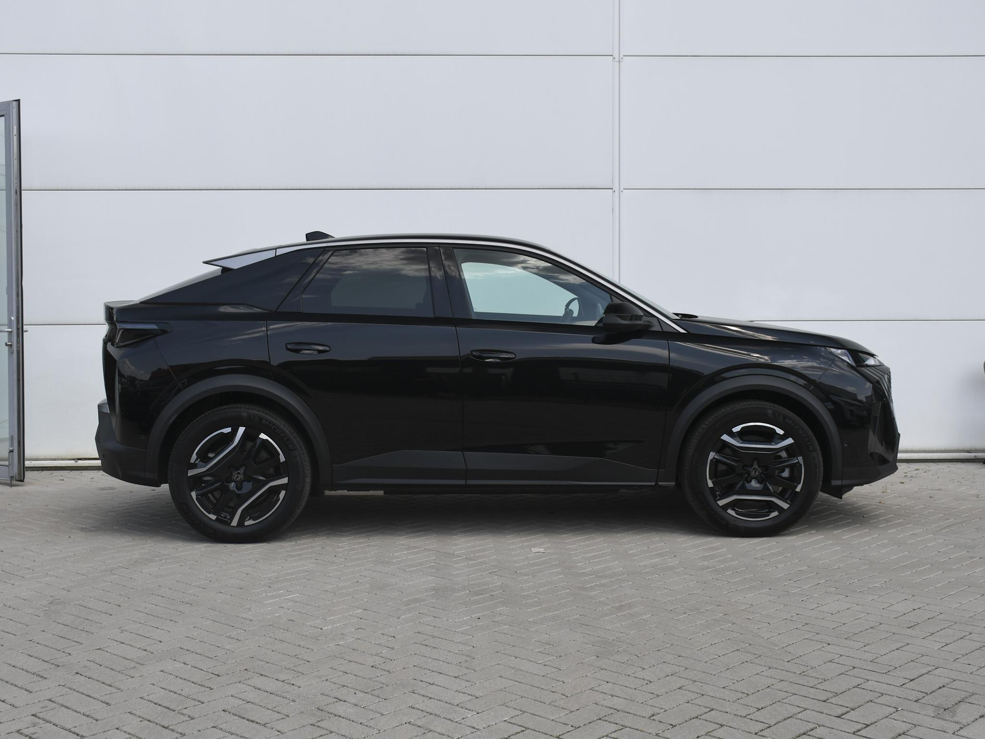 Peugeot e-3008
