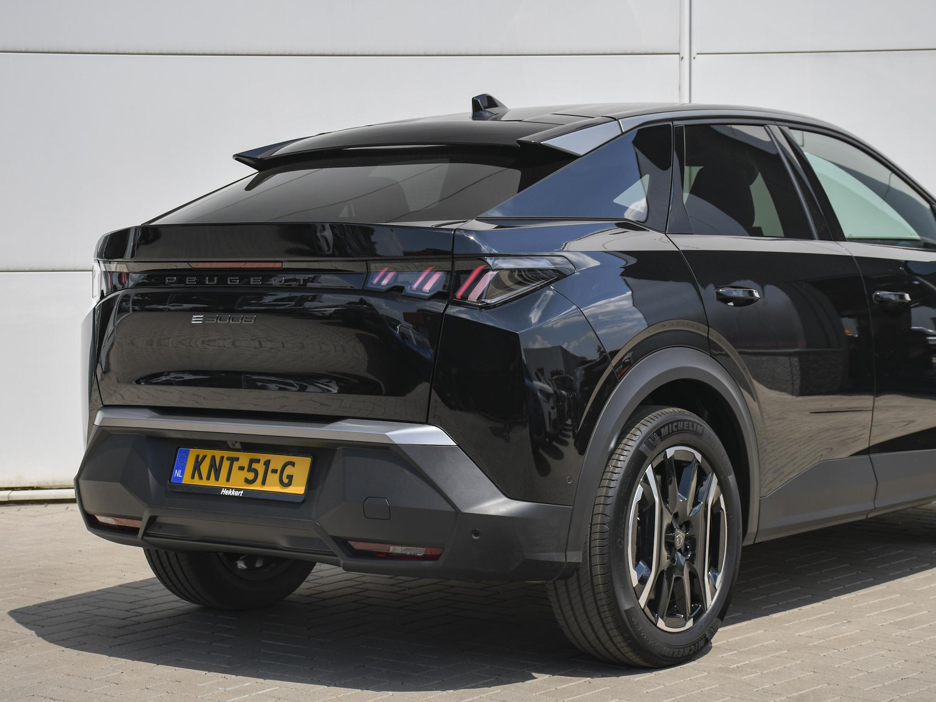 Peugeot e-3008