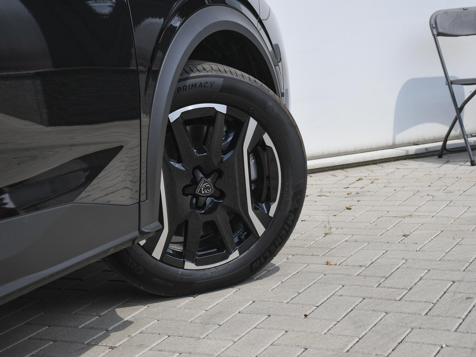 Peugeot e-3008
