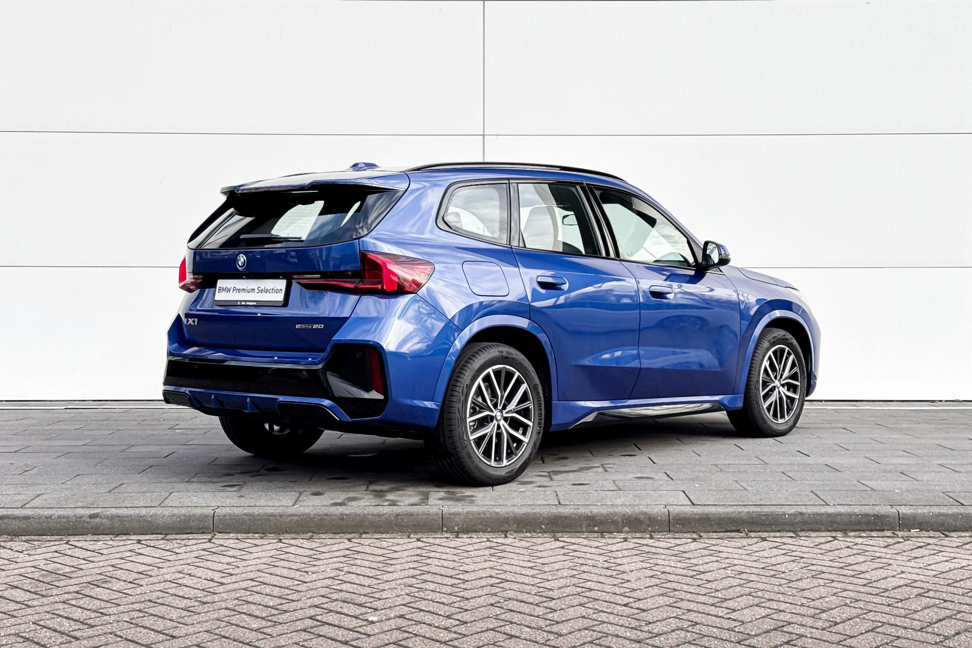 BMW iX1