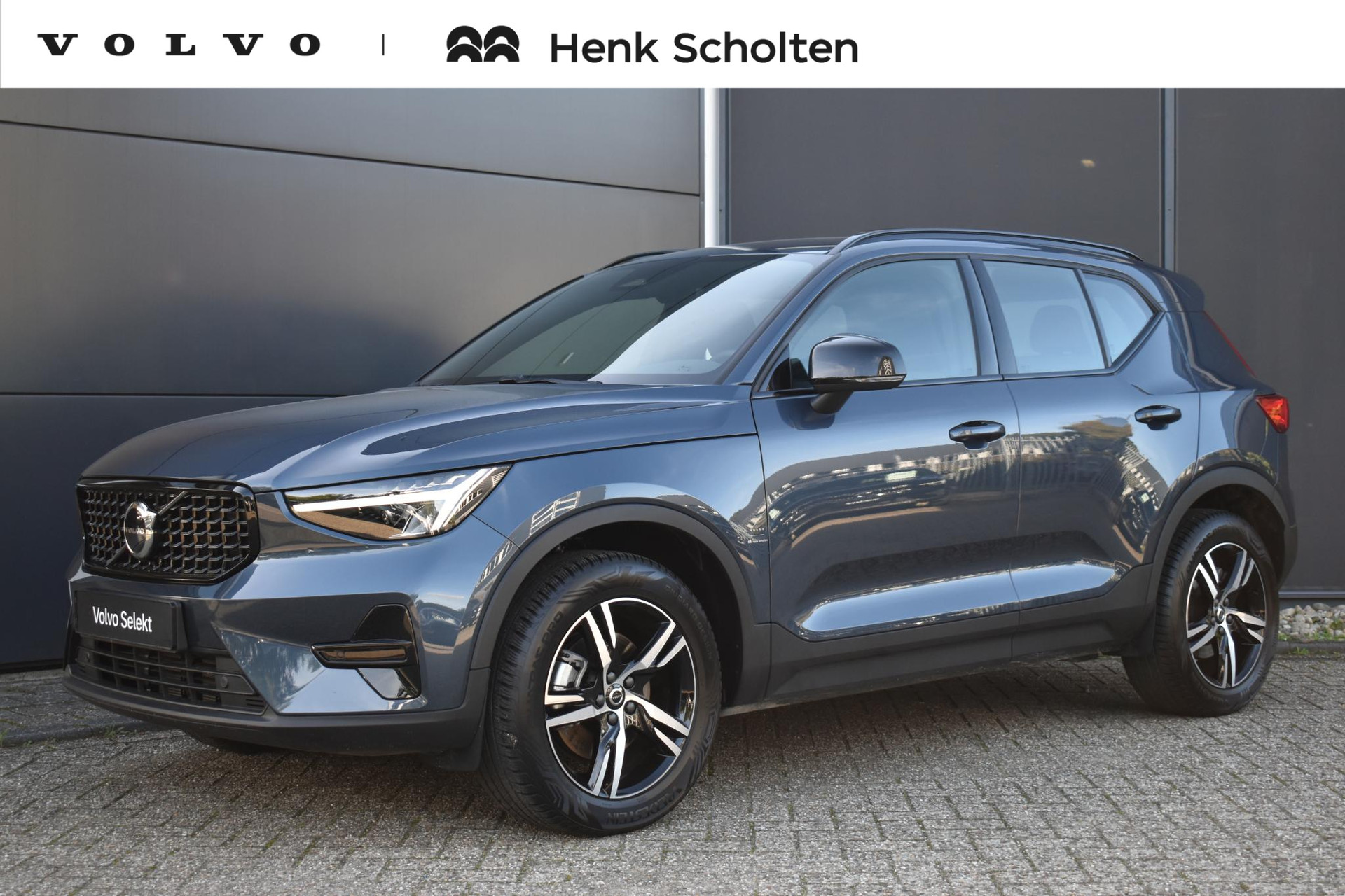 Volvo XC40 B4 Plus Dark 2025, foto 1