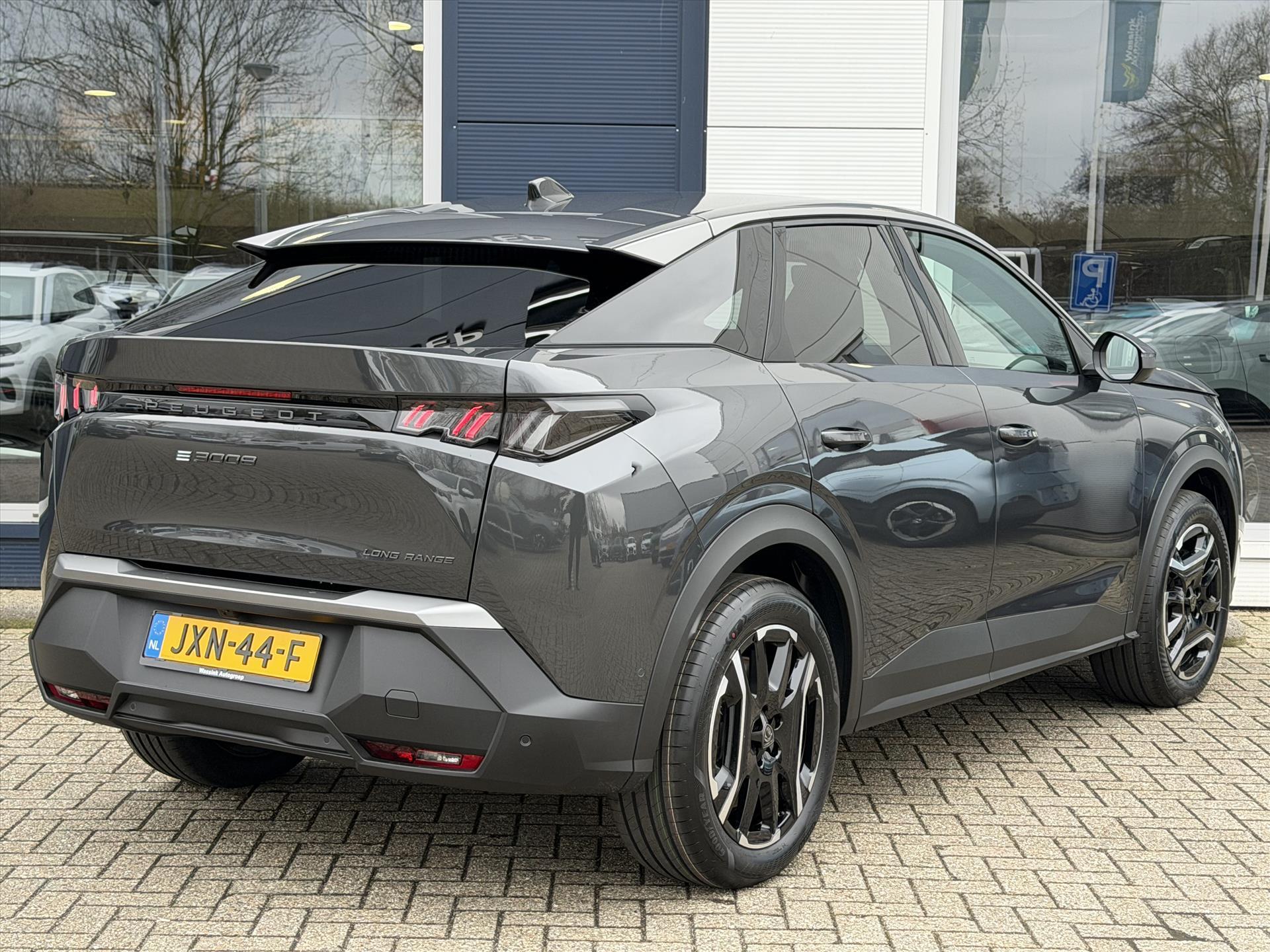 Peugeot e-3008