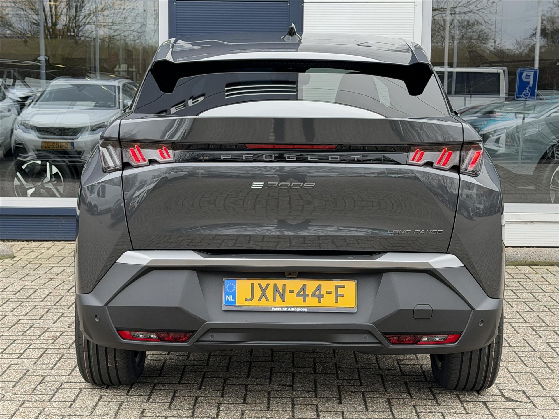 Peugeot e-3008