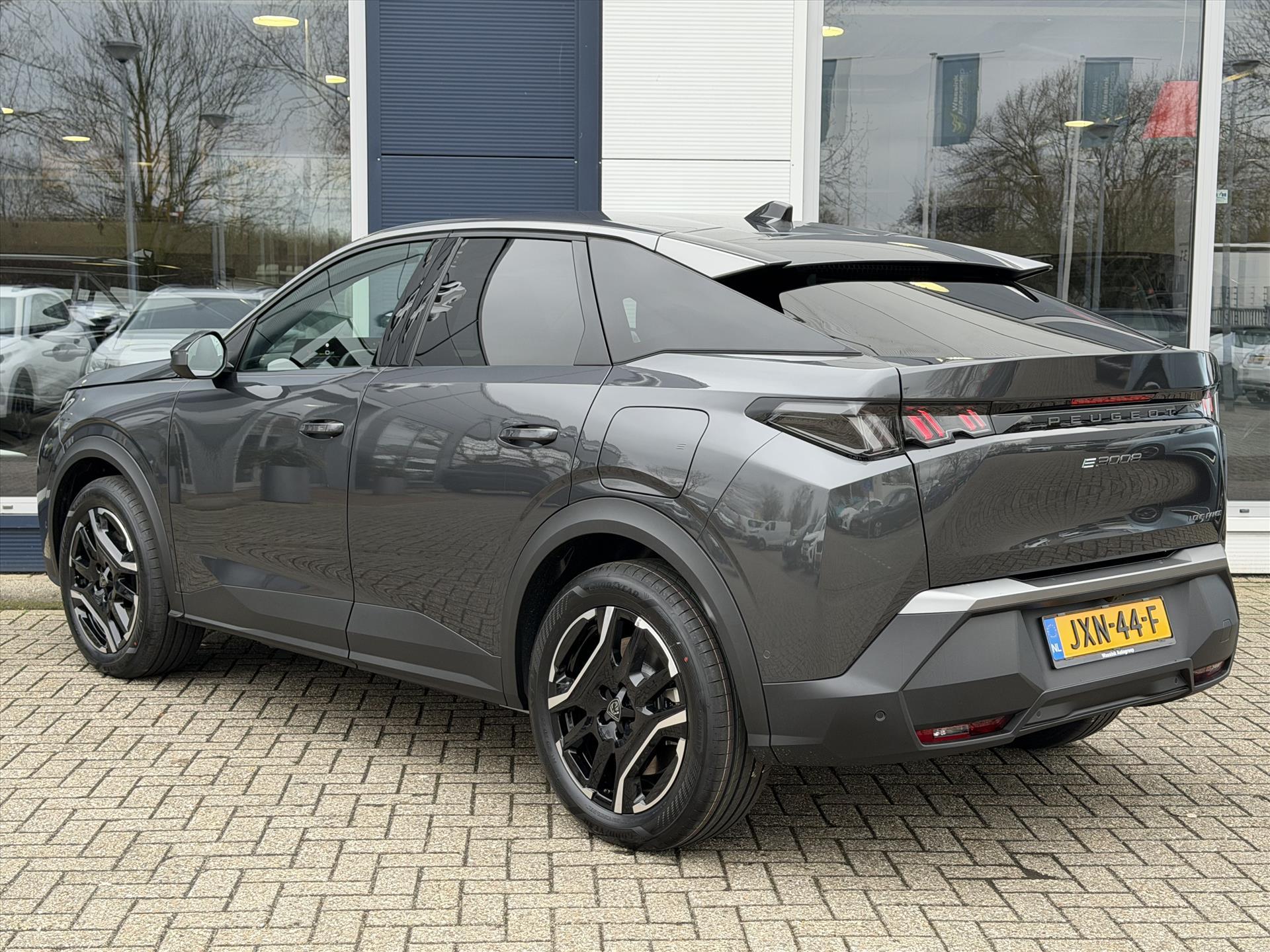 Peugeot e-3008