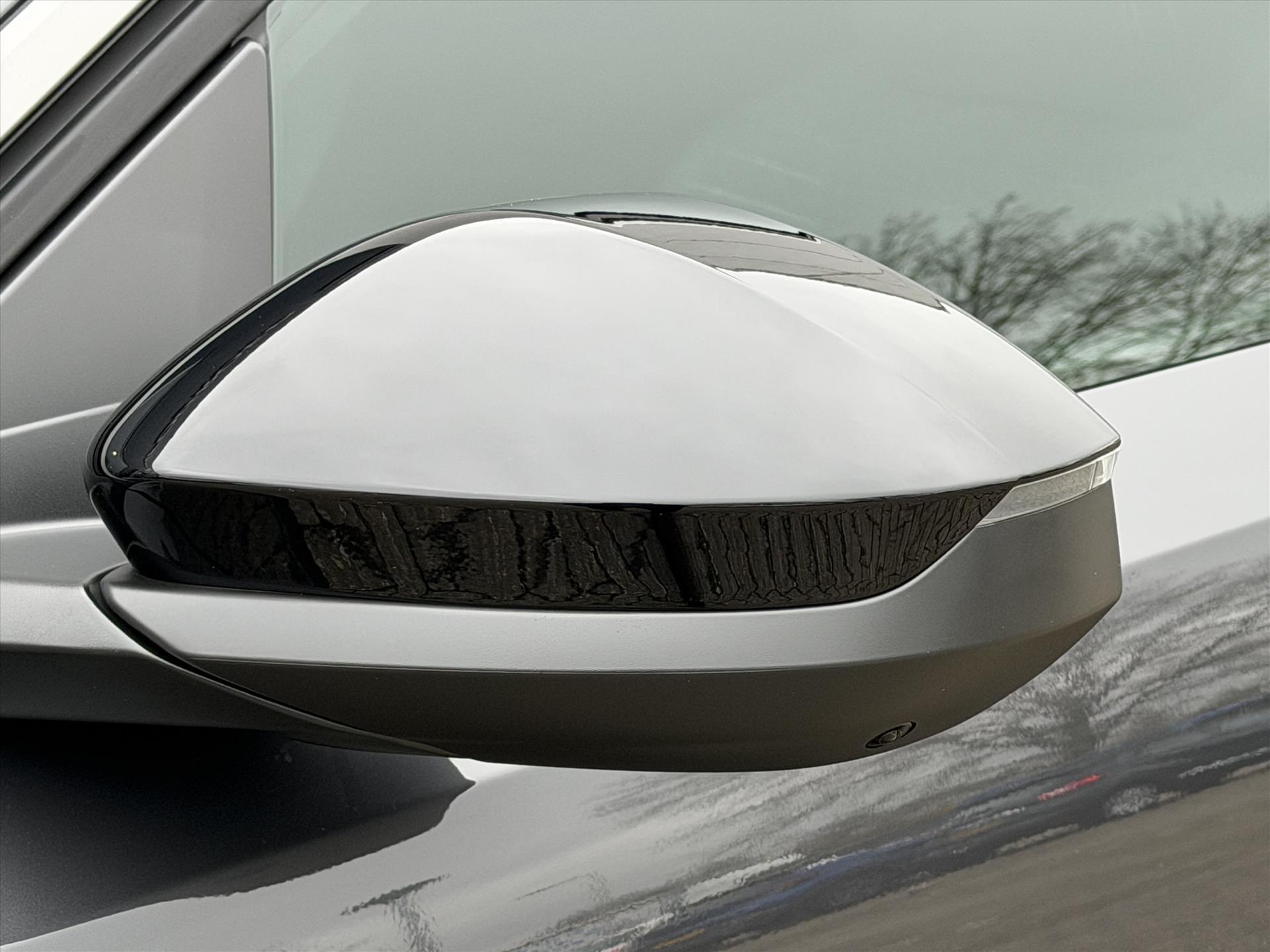 Peugeot e-3008