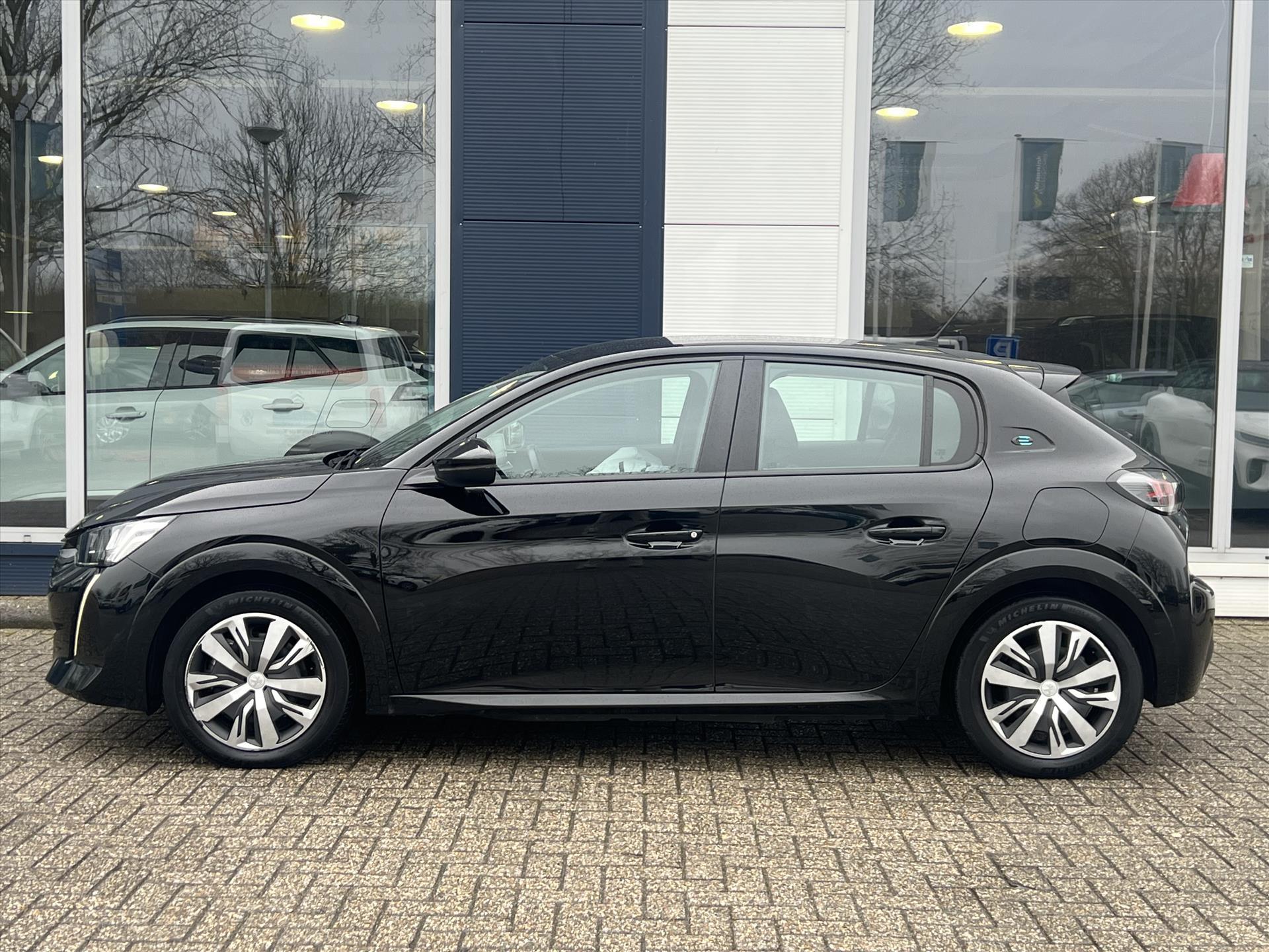 Peugeot e-208