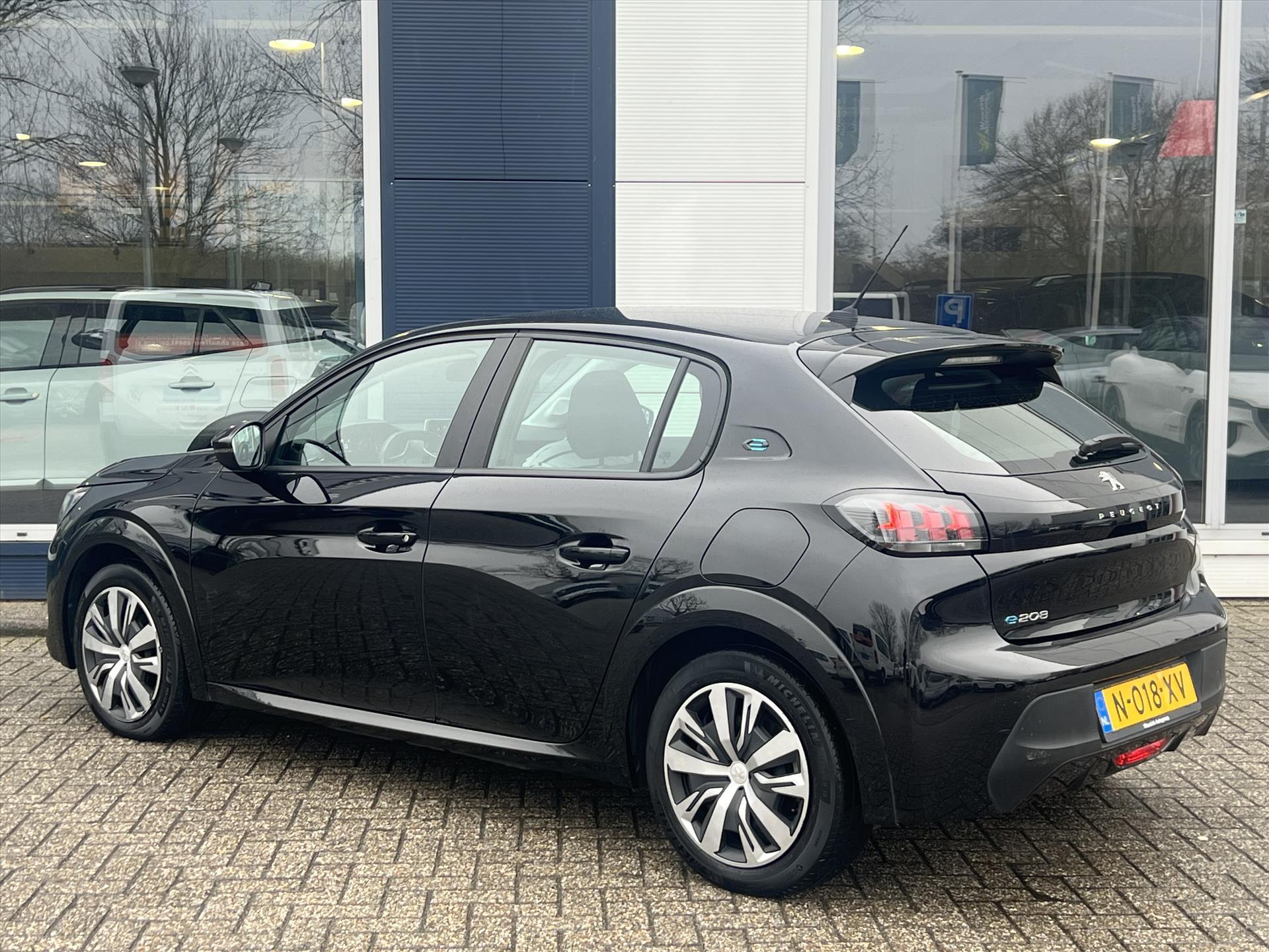 Peugeot e-208