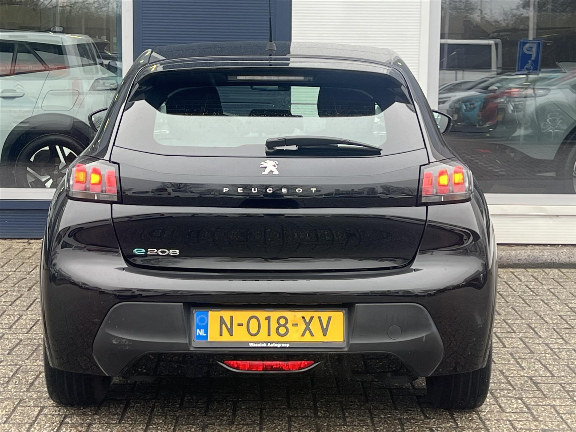Peugeot e-208