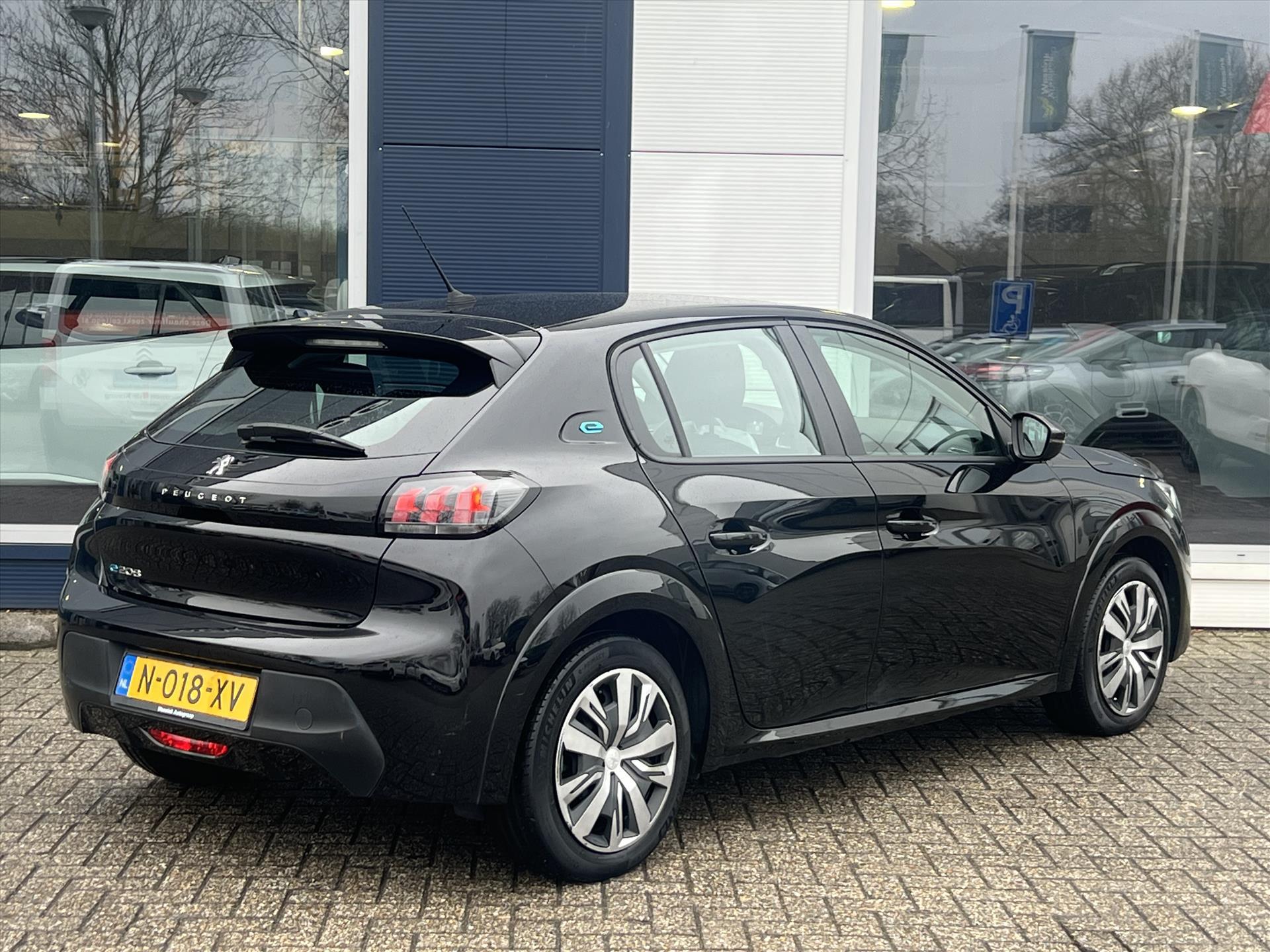 Peugeot e-208