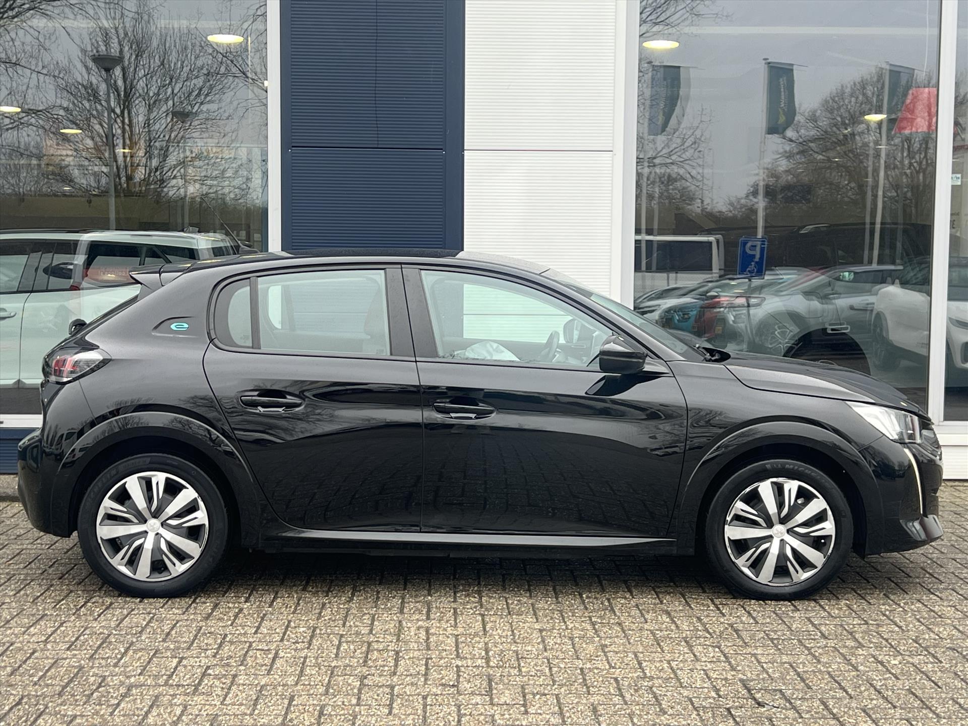 Peugeot e-208