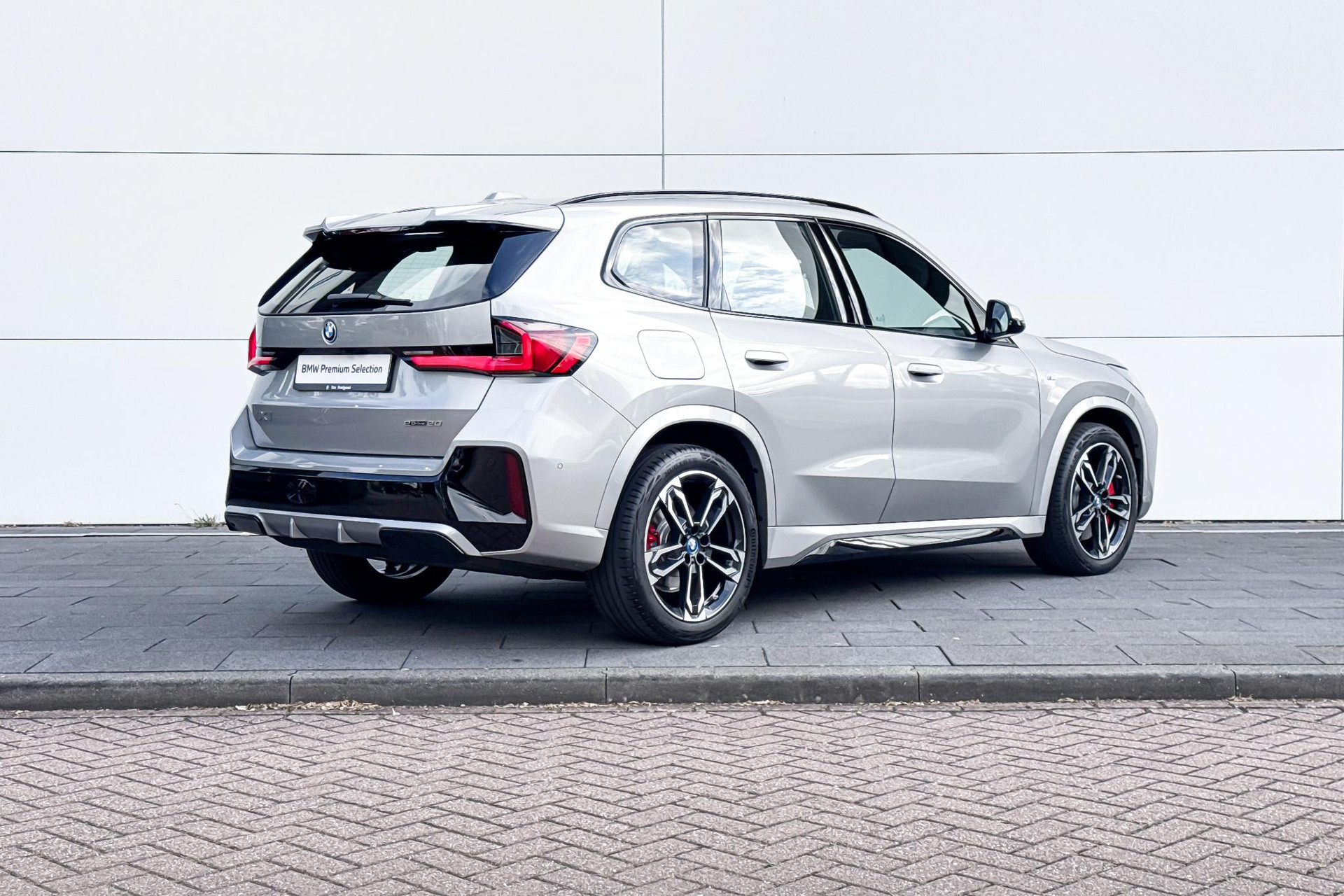 BMW iX1