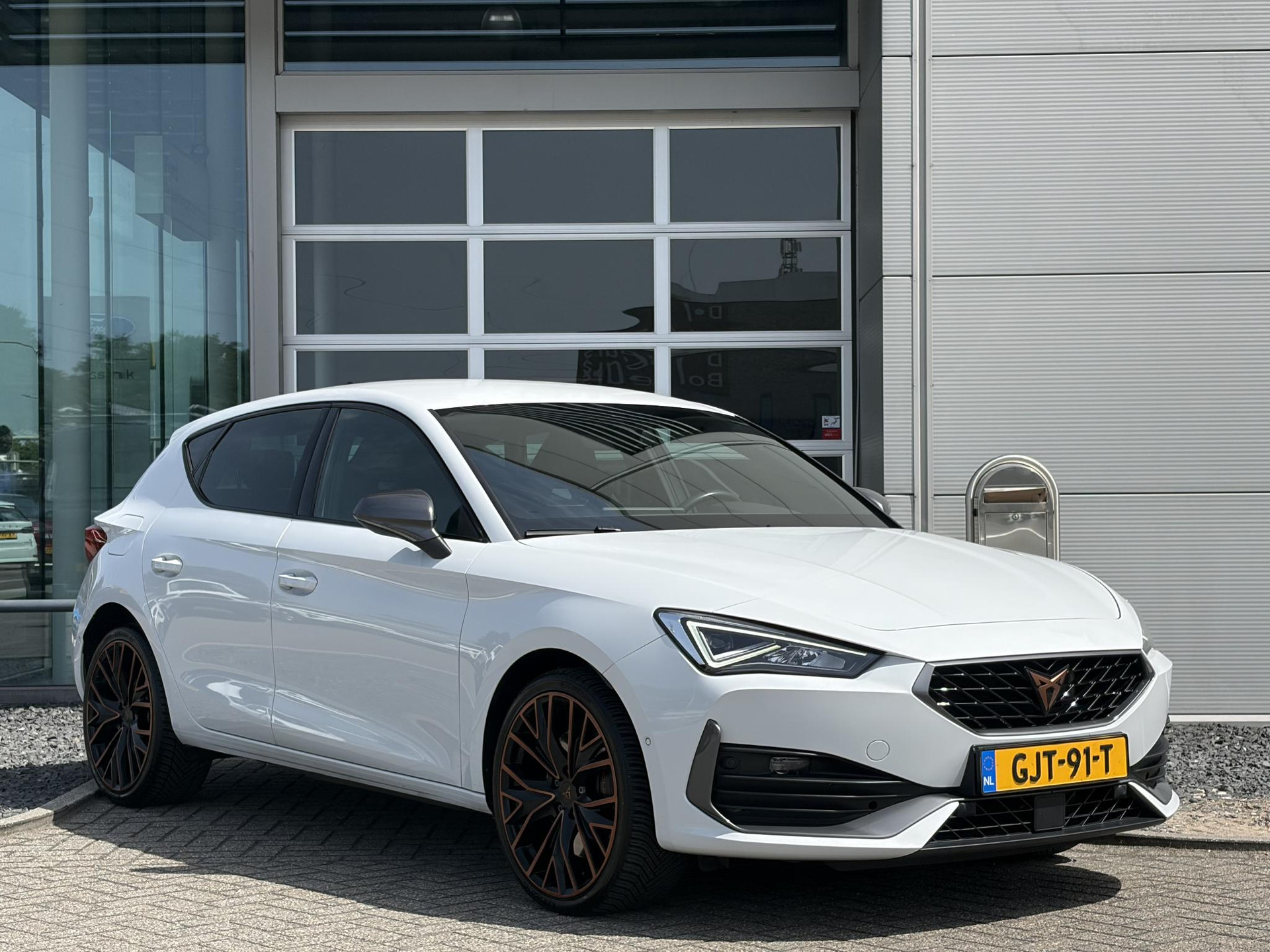 Cupra León