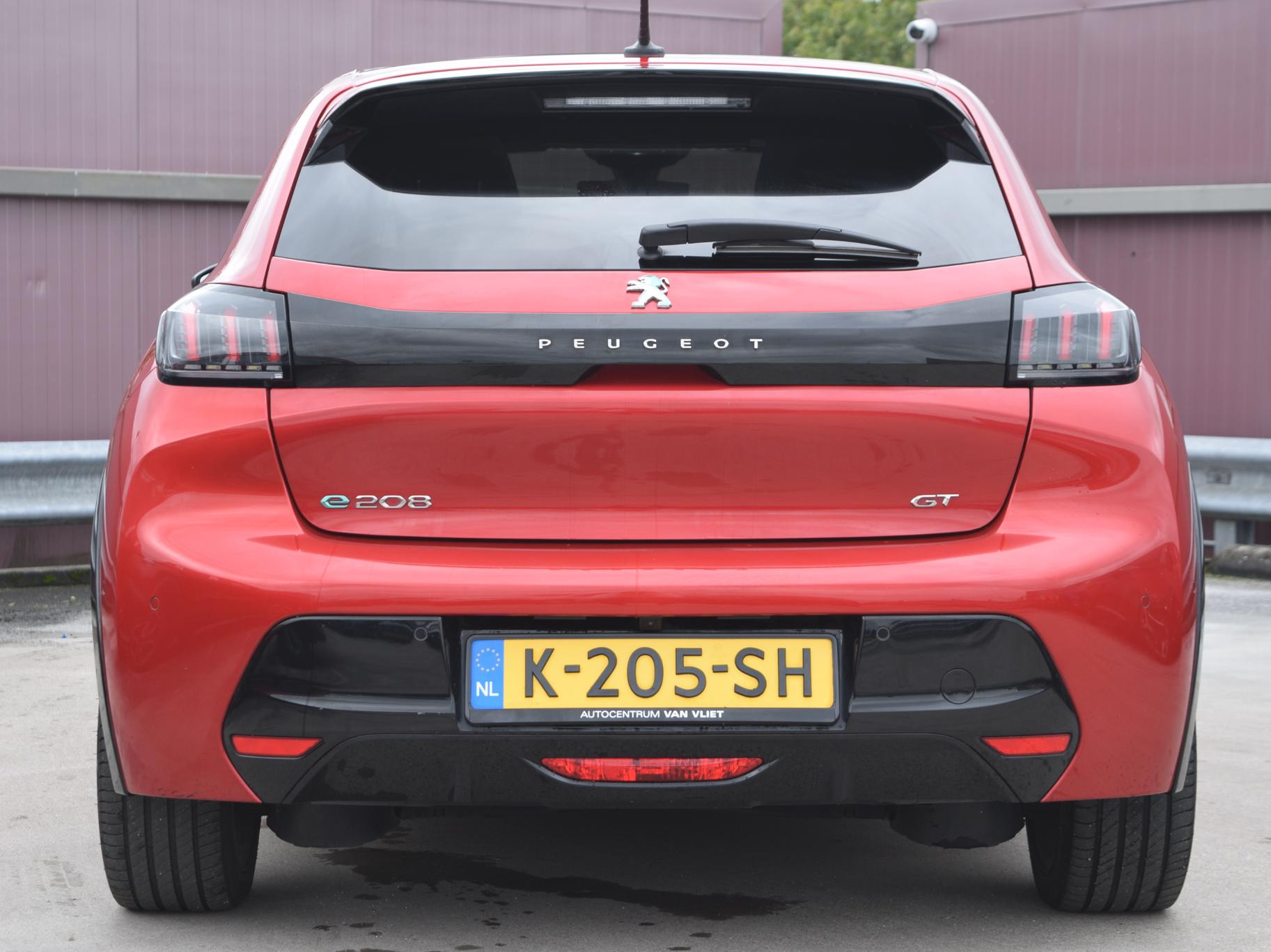 Peugeot e-208
