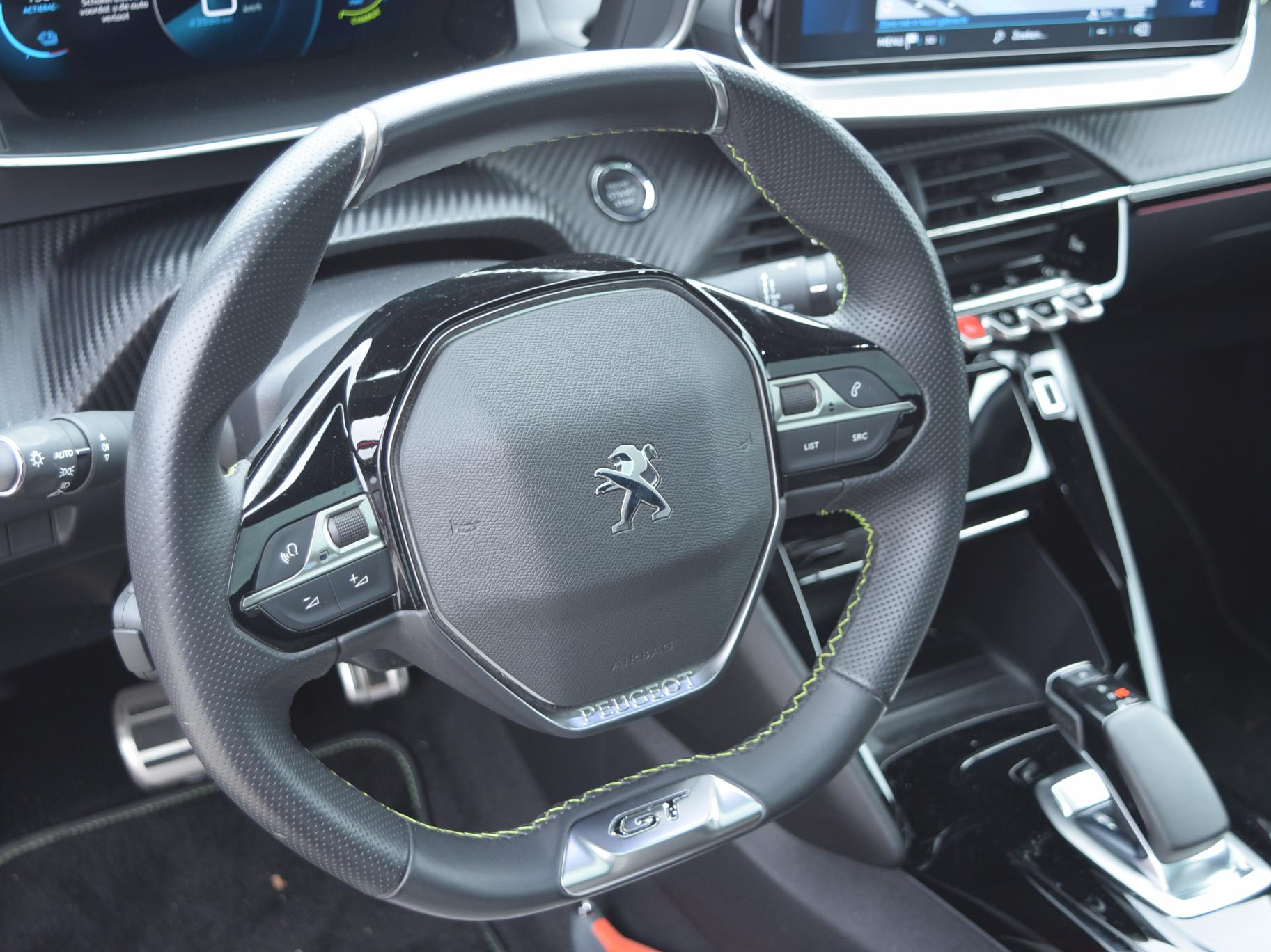 Peugeot e-208
