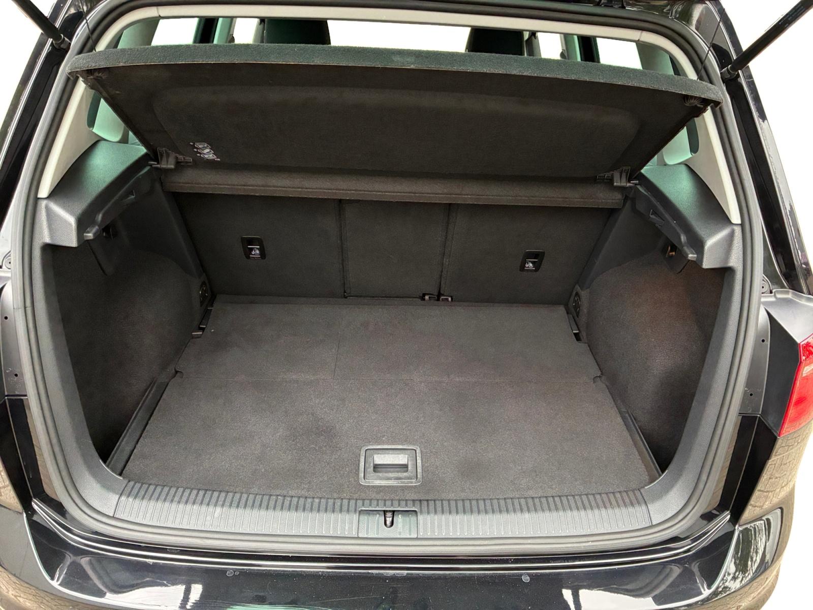 Volkswagen Golf SportsVan