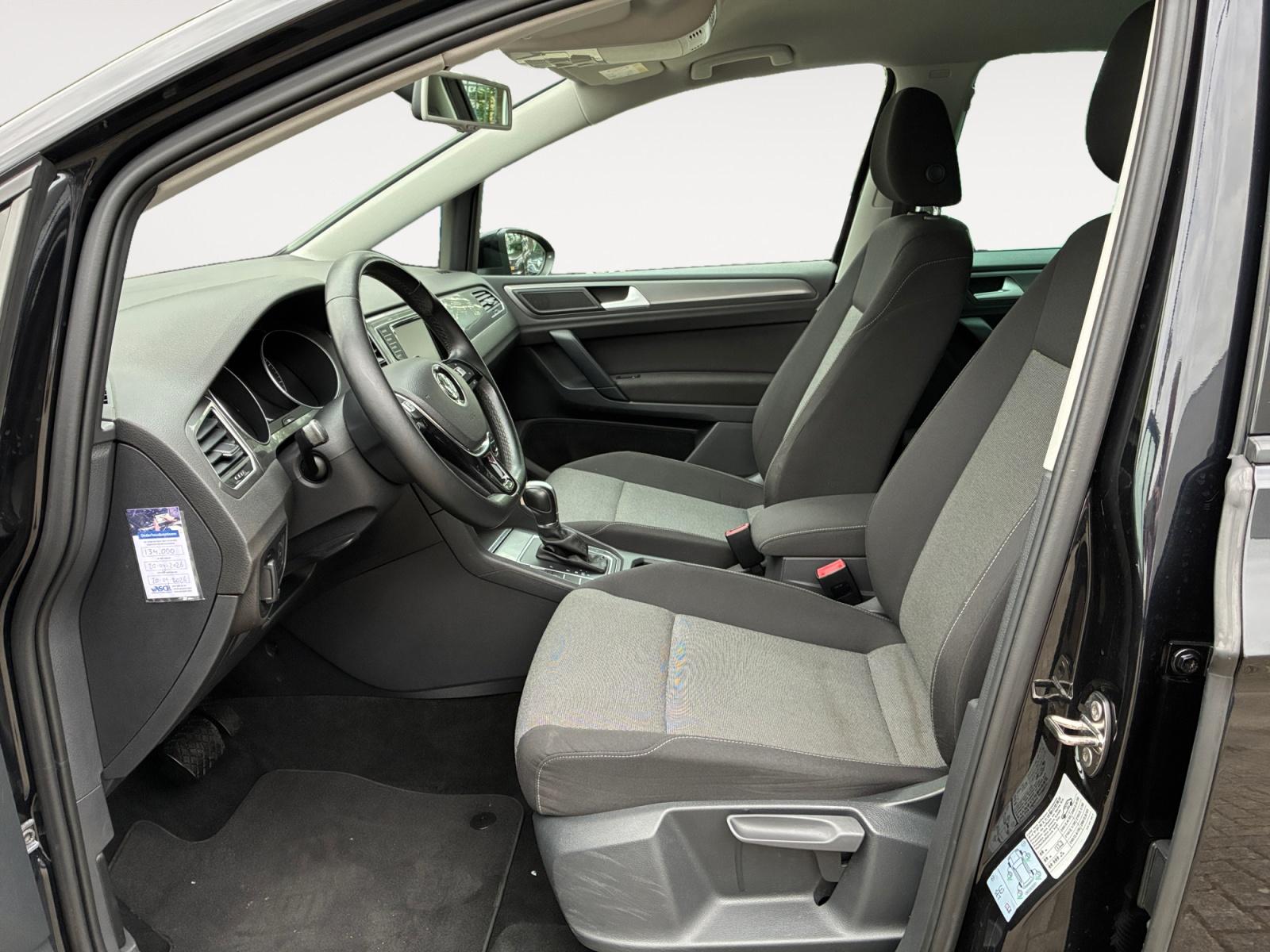 Volkswagen Golf SportsVan