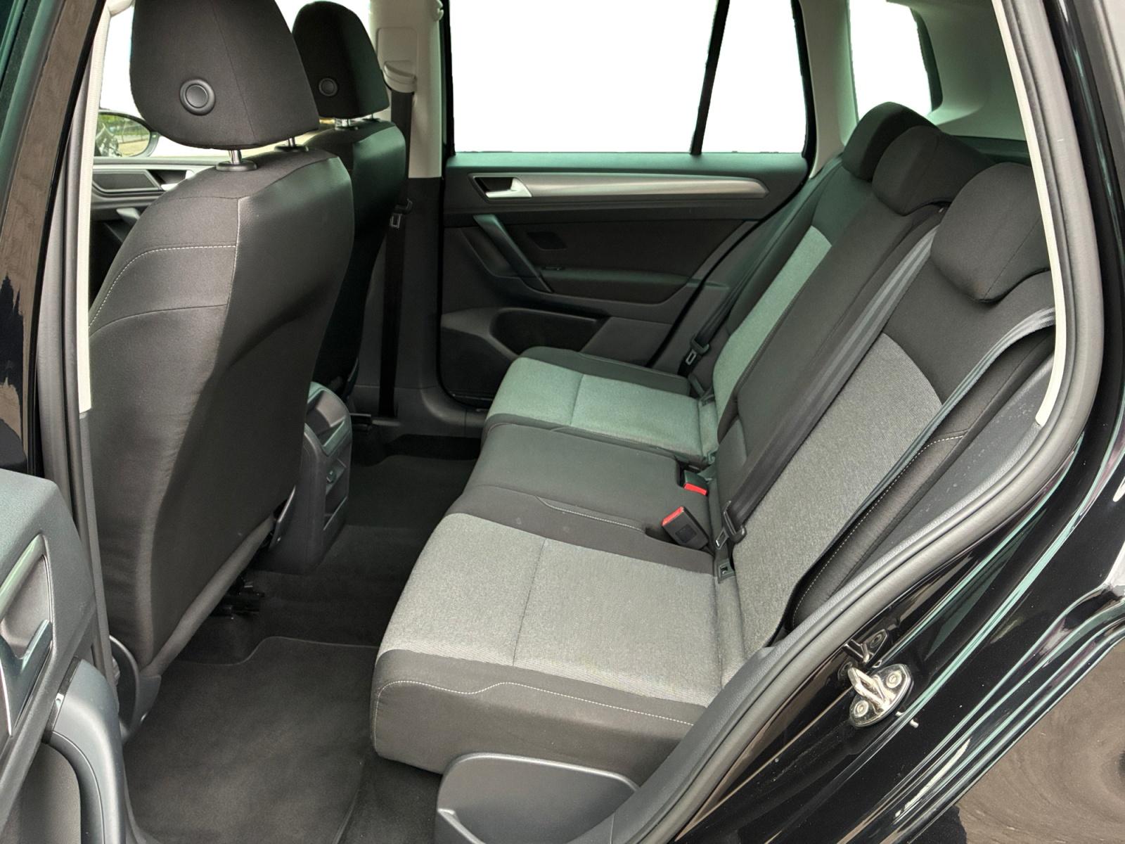 Volkswagen Golf SportsVan