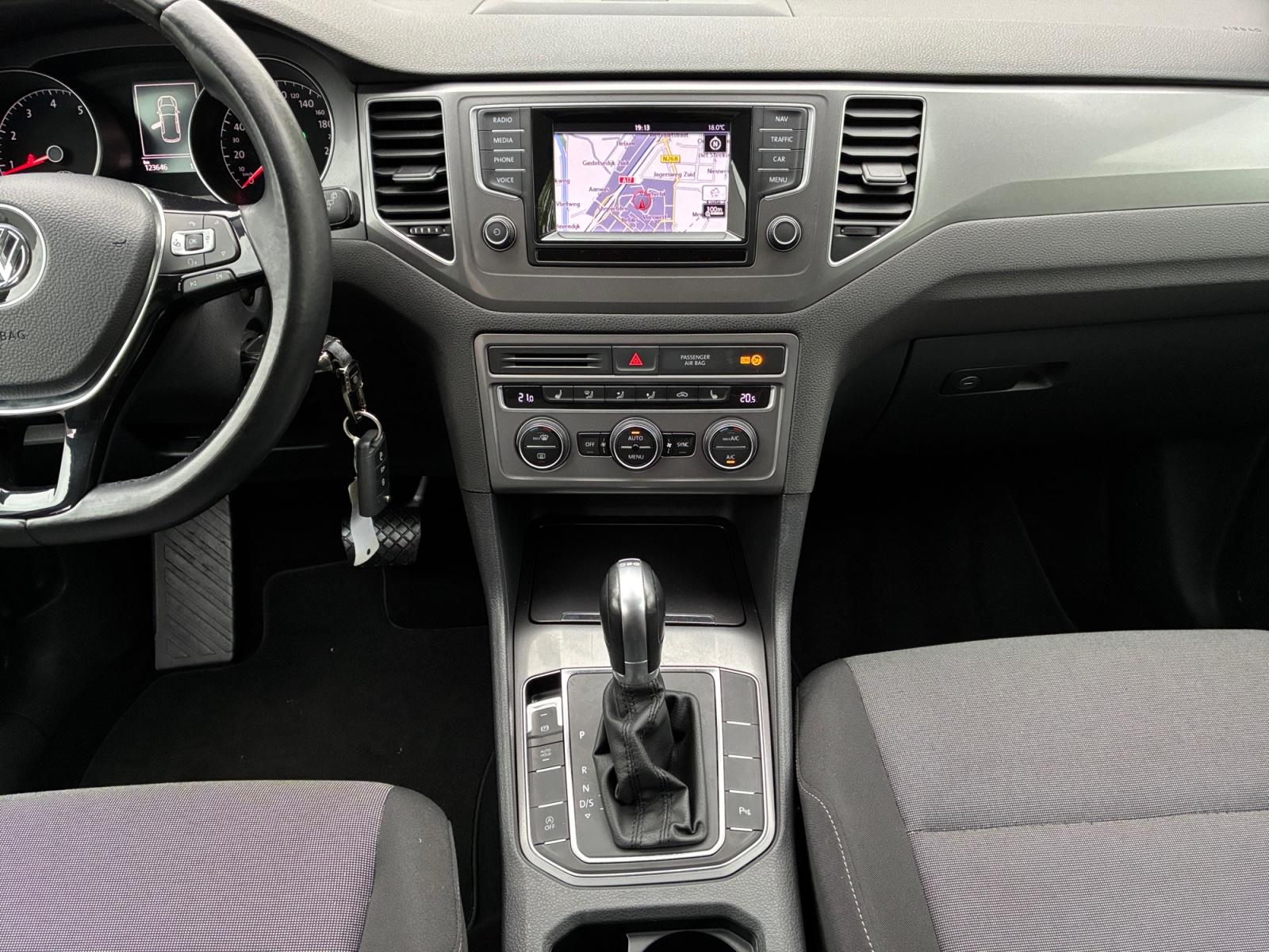 Volkswagen Golf SportsVan
