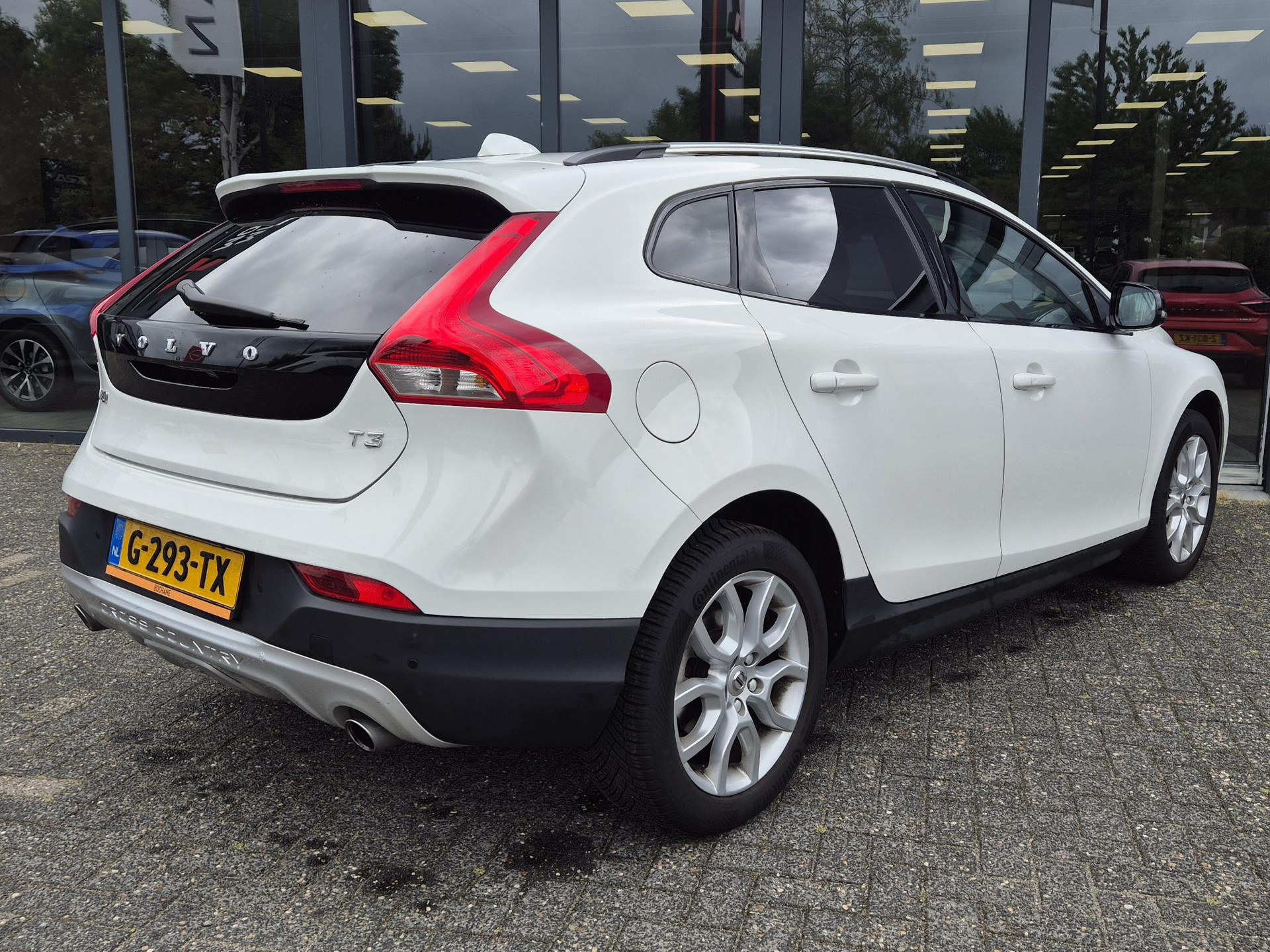 Volvo V40