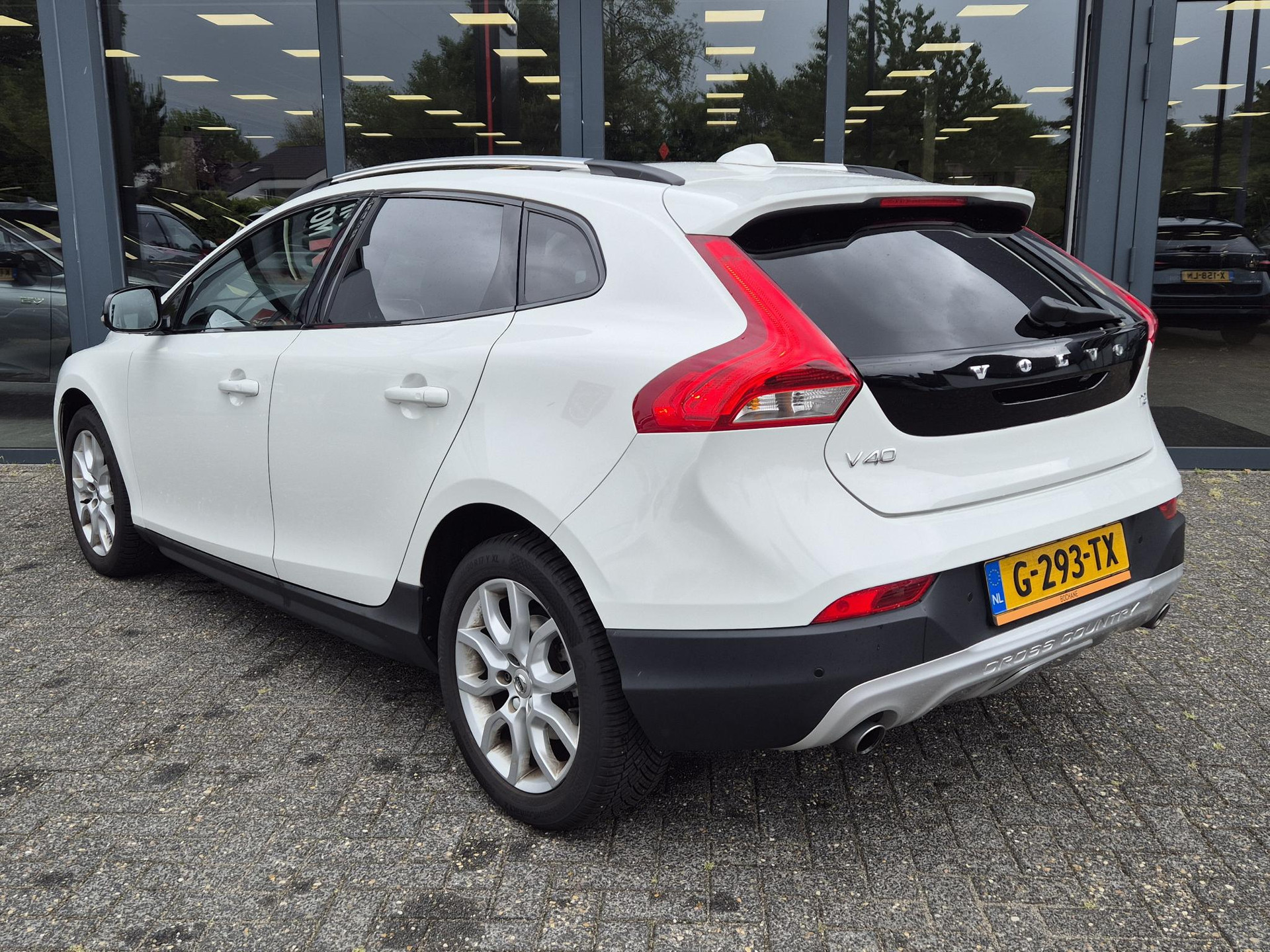 Volvo V40