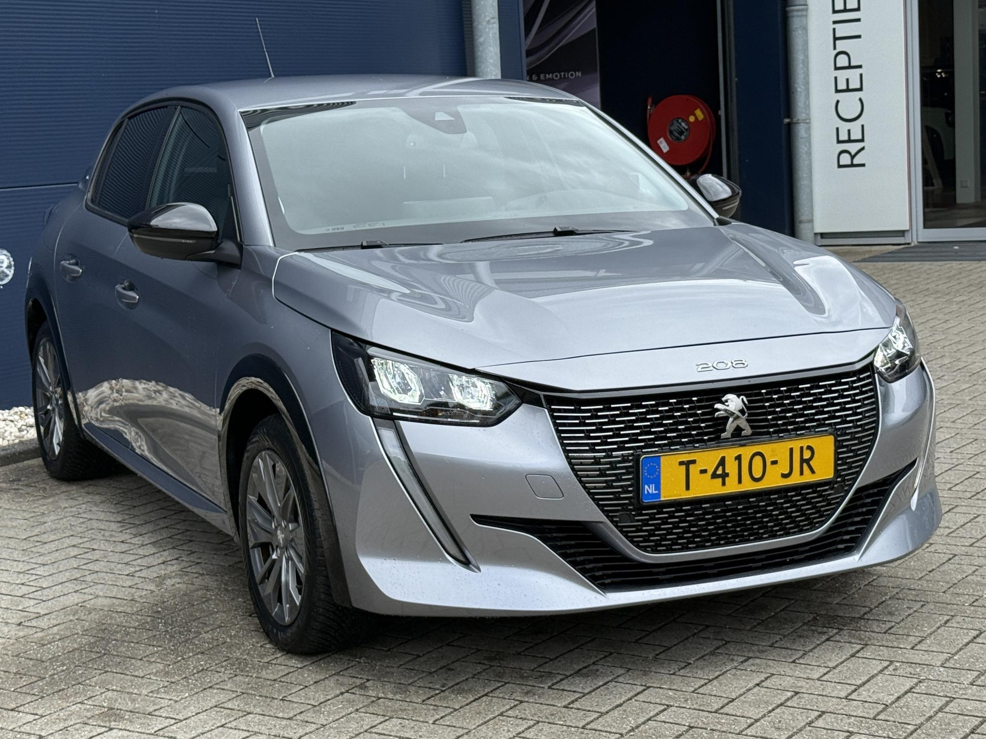Peugeot e-208