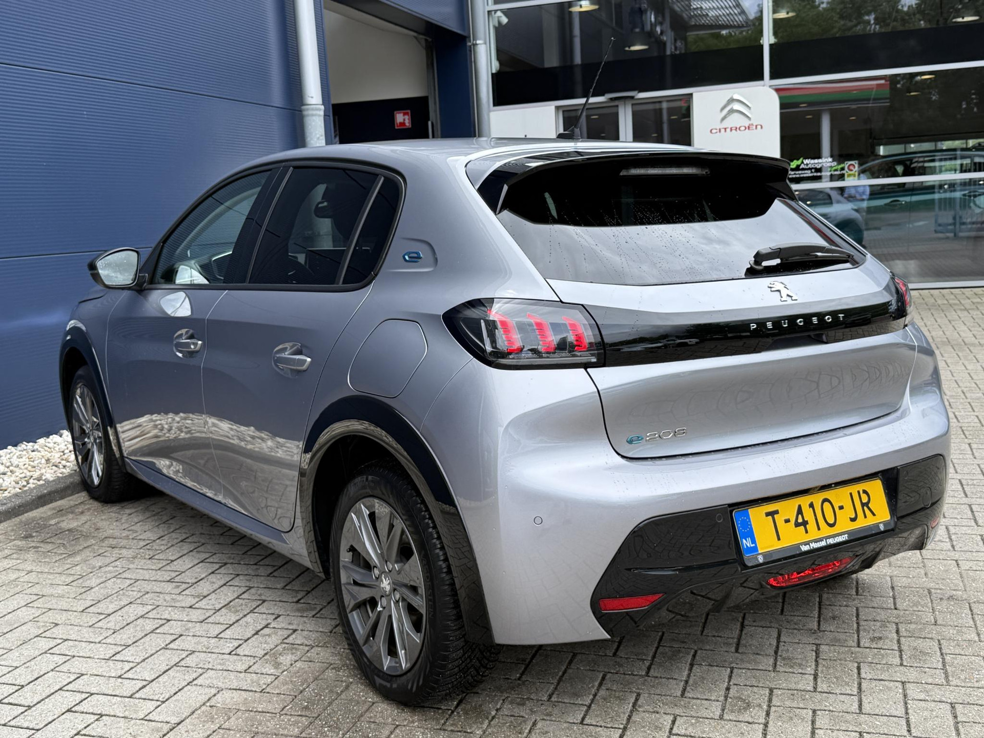 Peugeot e-208