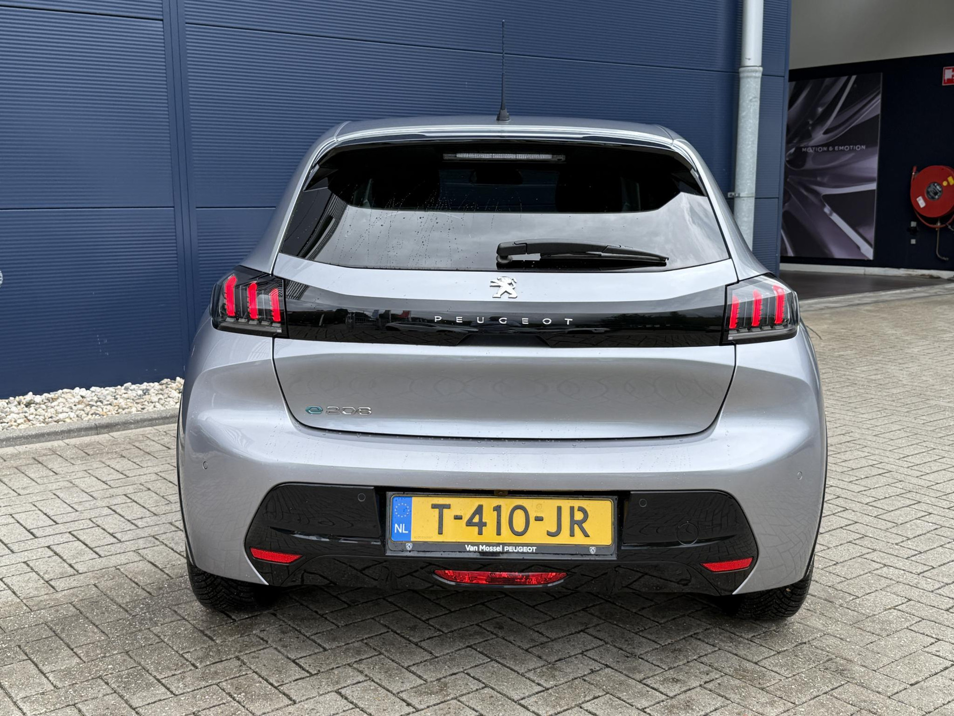 Peugeot e-208