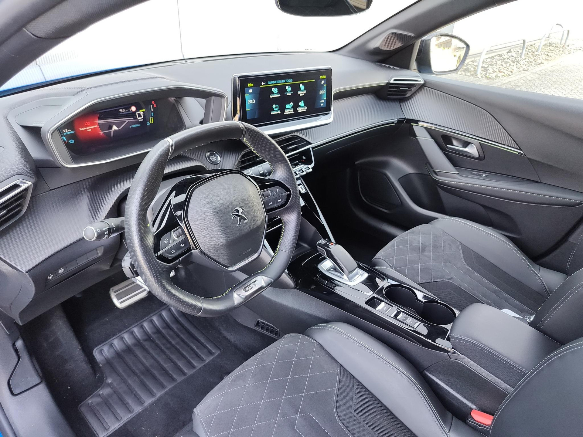 Peugeot e-208