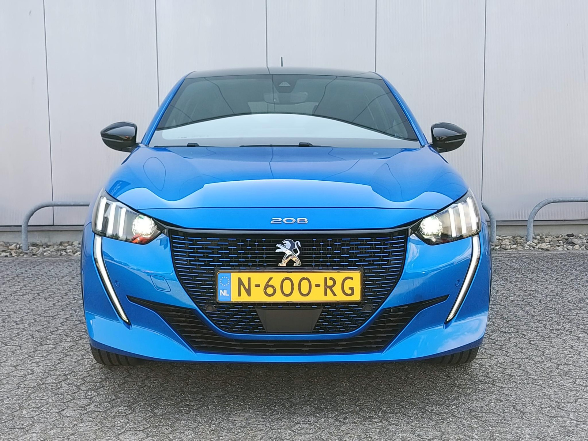 Peugeot e-208