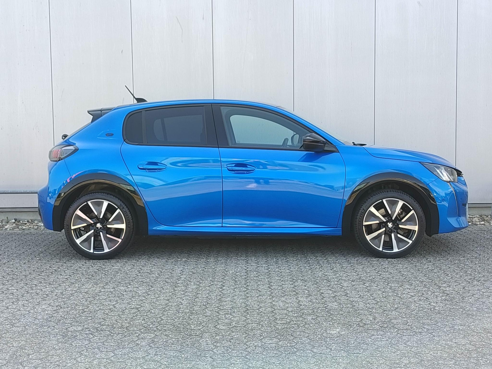 Peugeot e-208